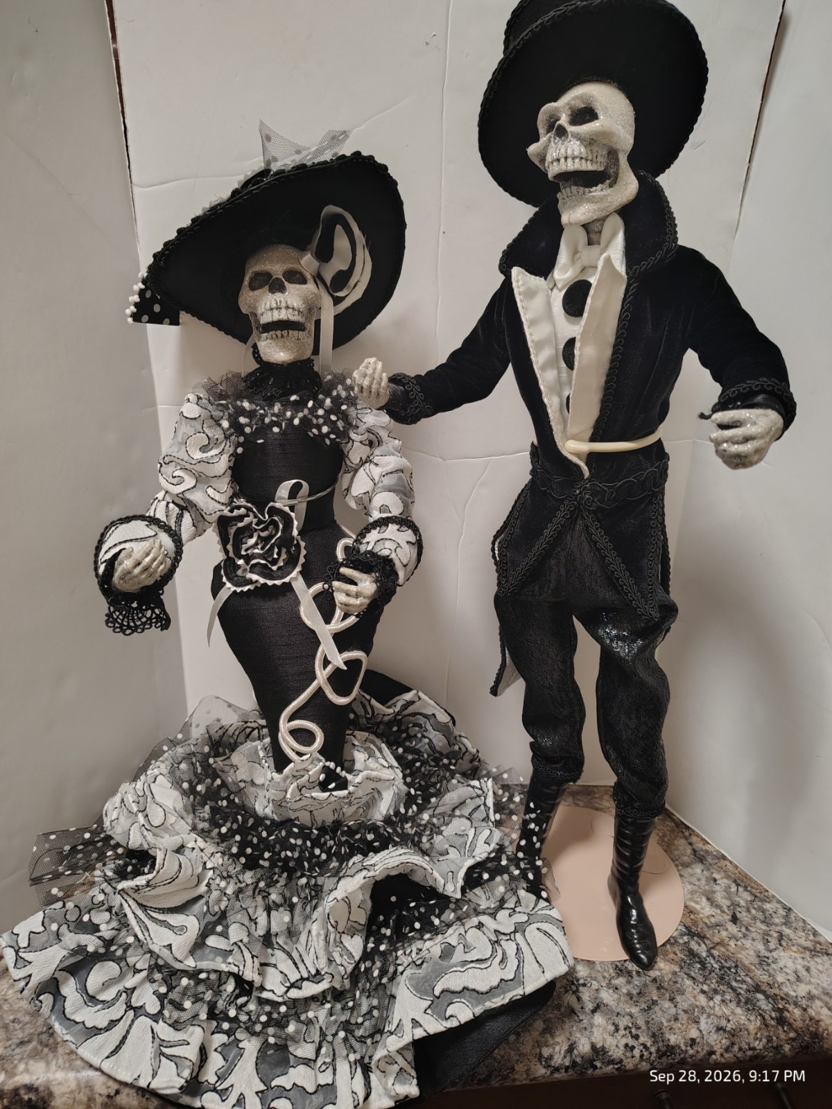 katherine's collection halloween/Dia De Los Muerlos blk/white/skeleton couple