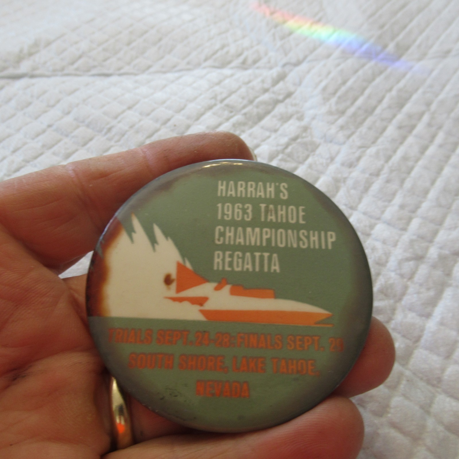 VINTAGE ORIGINAL HARRAH'S 1963 TAHOE CHAMPIONSHIP REGATTA  BOAT RACES PINBACK