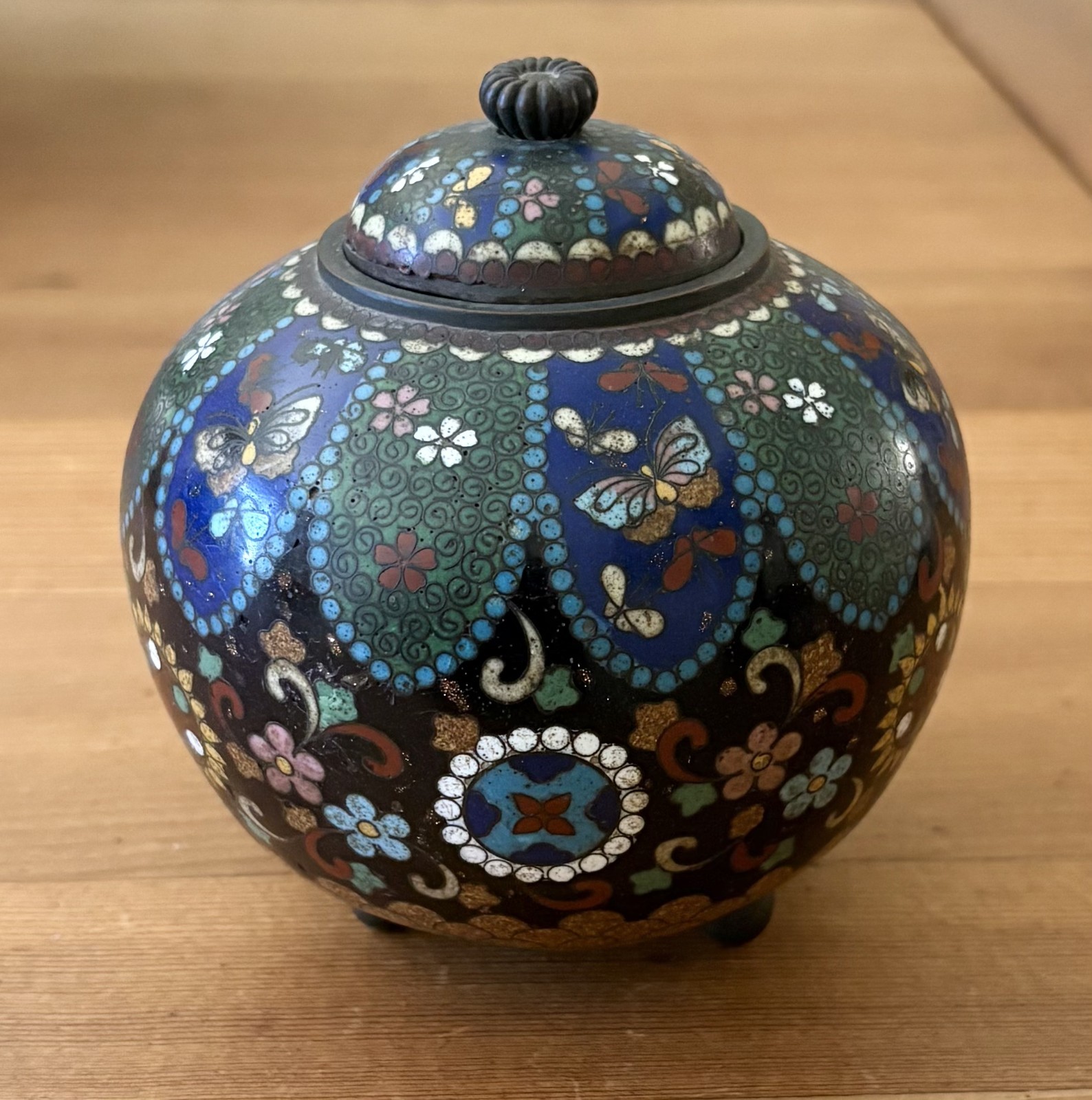 Antique Japanese Cloisonné Ginger Jar Excellent ConditionThis exquisite...