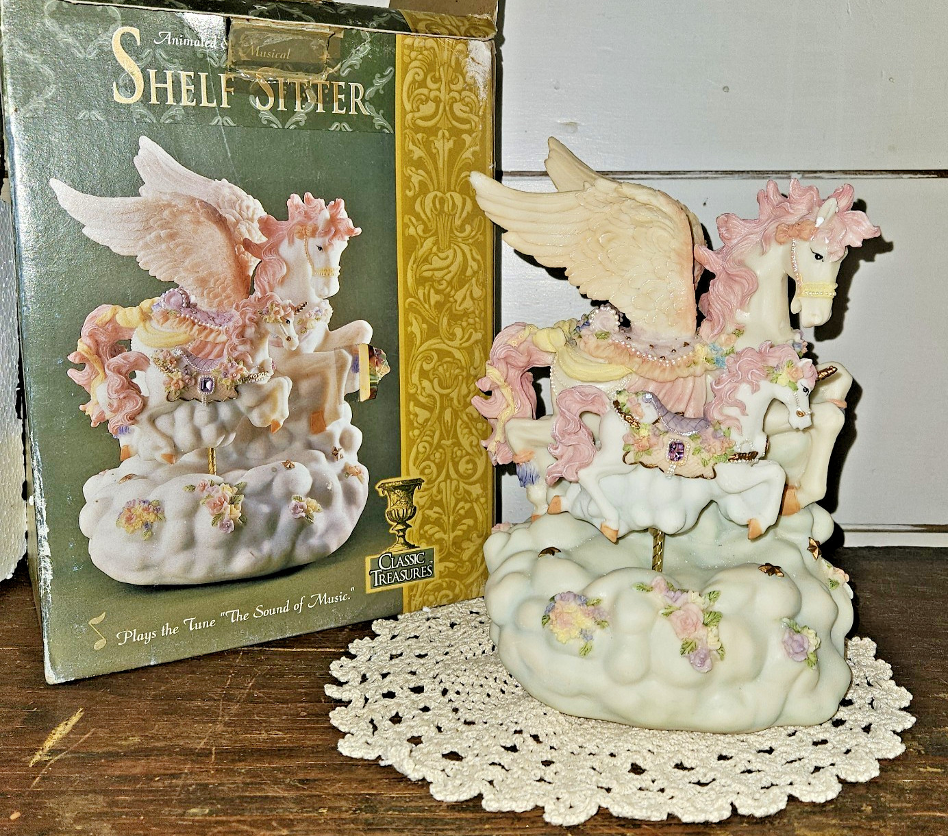 Classic Treasures Musical Animated Pegasus & Unicorn to the Sound of Music 10