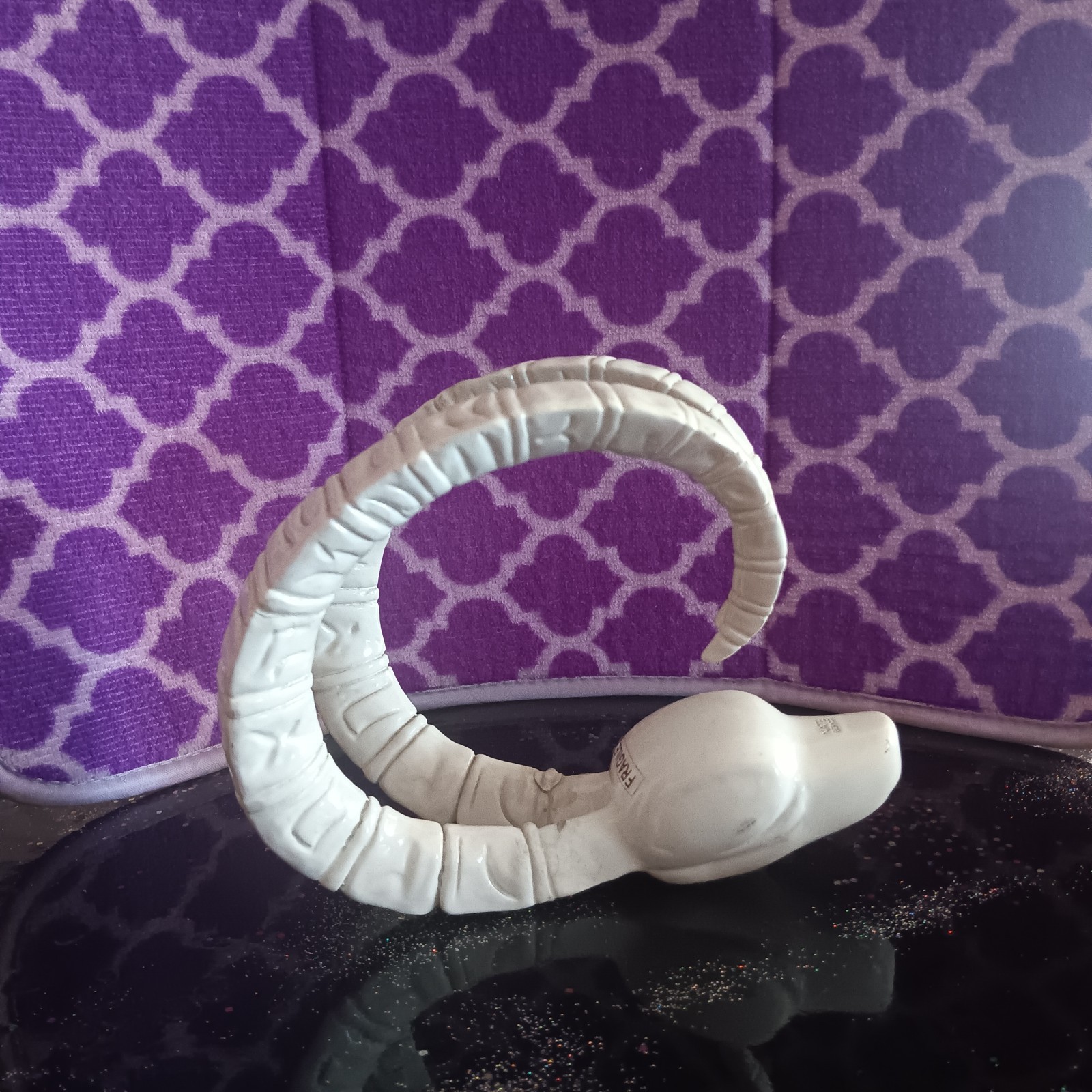 NATE BERKUS VINTAGE ARIES RAM HEAD RESIN ART SCULPTURE...5 X 6.5 X 4 INCHES