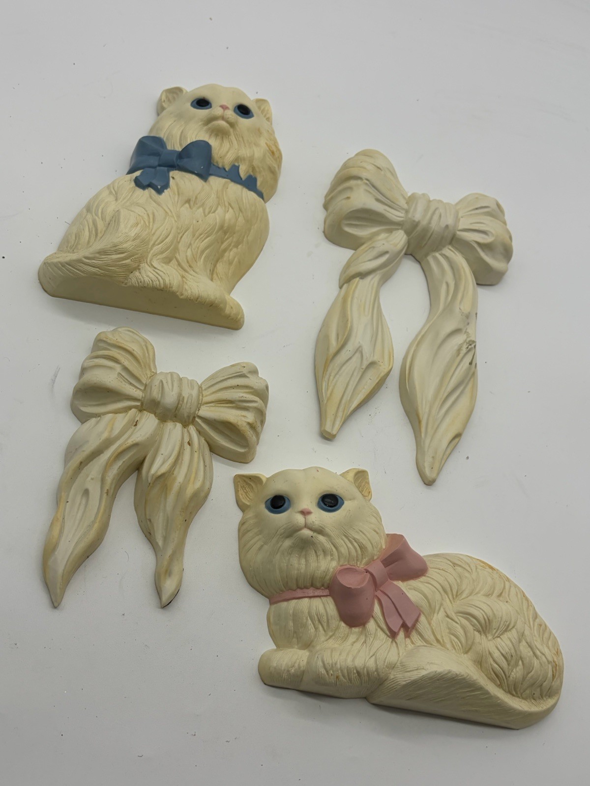 Vtg Homco White Cats Kitten Wall Decor Art Plaques Pink Blue And 2 Ribbon Bows