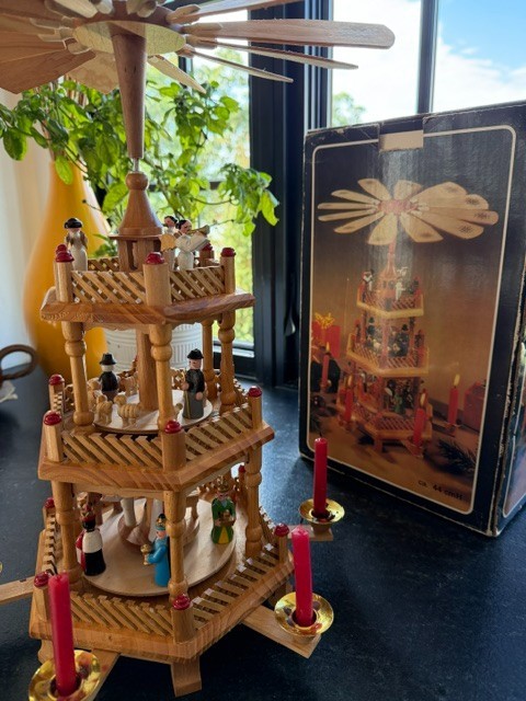 Vintage Lillian Vernon Christmas Windmill Nativity 3-Tier Tested # 8996 VIDEO
