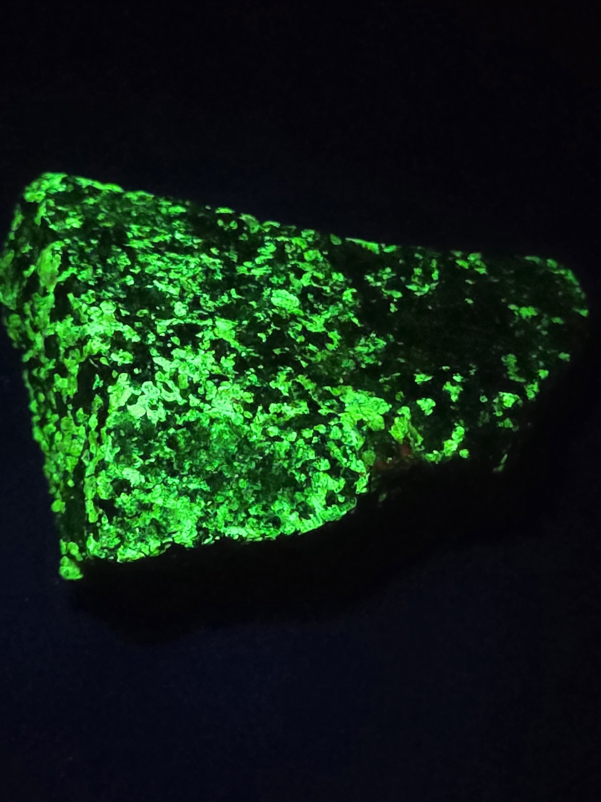 Phosphorescent Willemite Bright Green Glow 8.70 Oz
