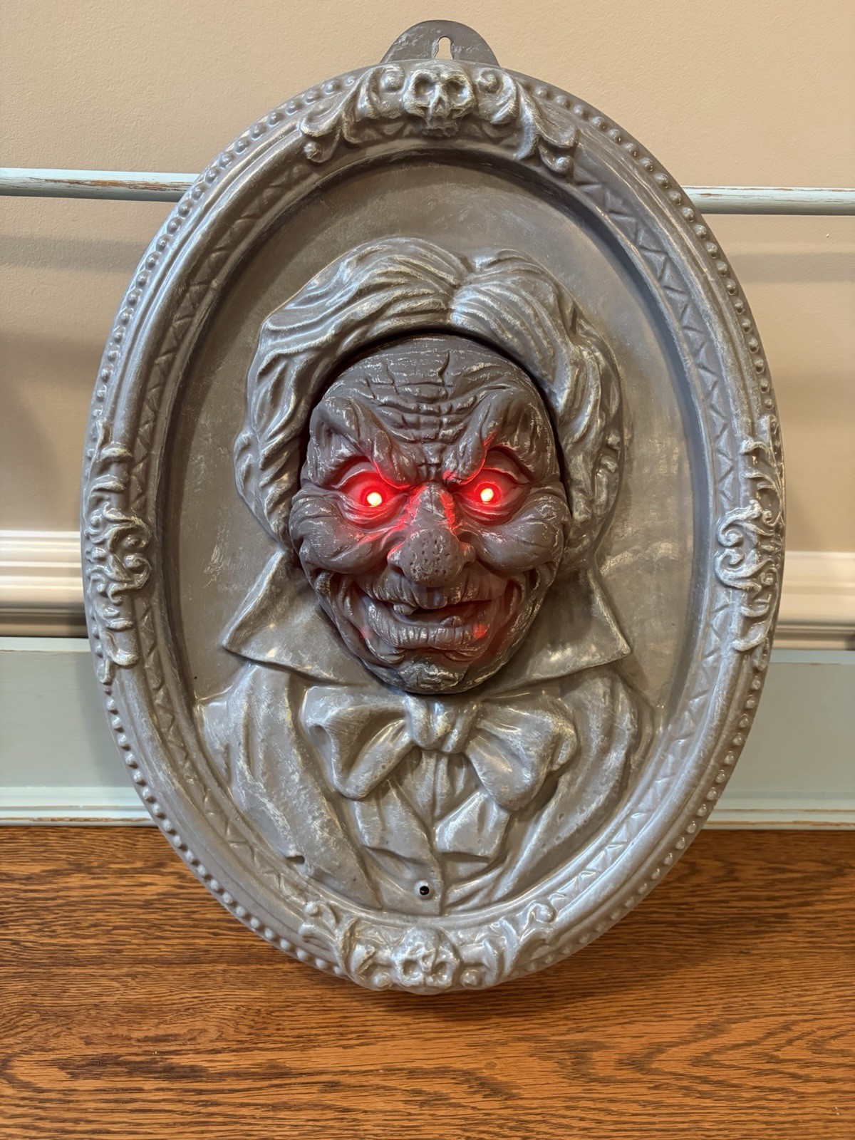 Magic Power Company Halloween Animated Talking Light-up Motion Activated Decor 