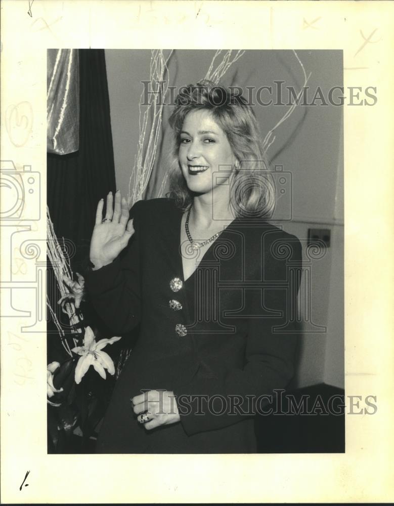 1992 Press Photo Marian Gibbs attends the Red Cross Red Hot Ball - nob29164