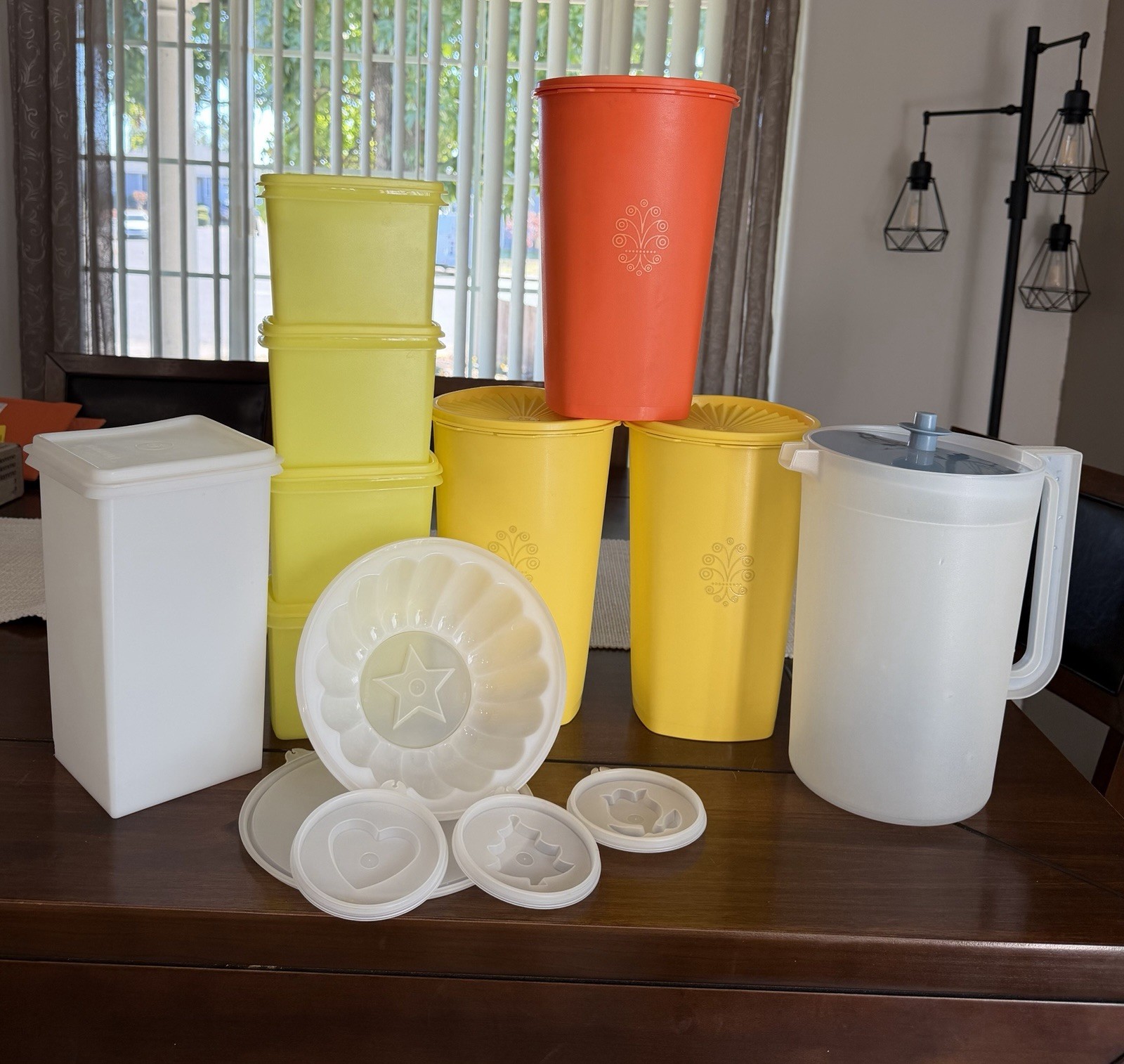 Vintage Tupperware Mixed Lot - 0 Containers/23 Pieces includes lids & Molds
