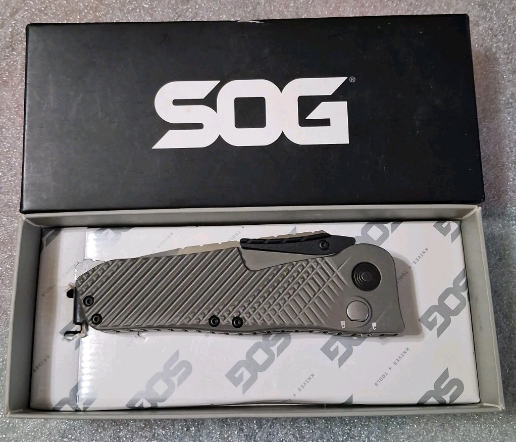 SOG Quake Knife**OPEN BOX**Extremely Sharp, Assisted Opening Blade On This Beast