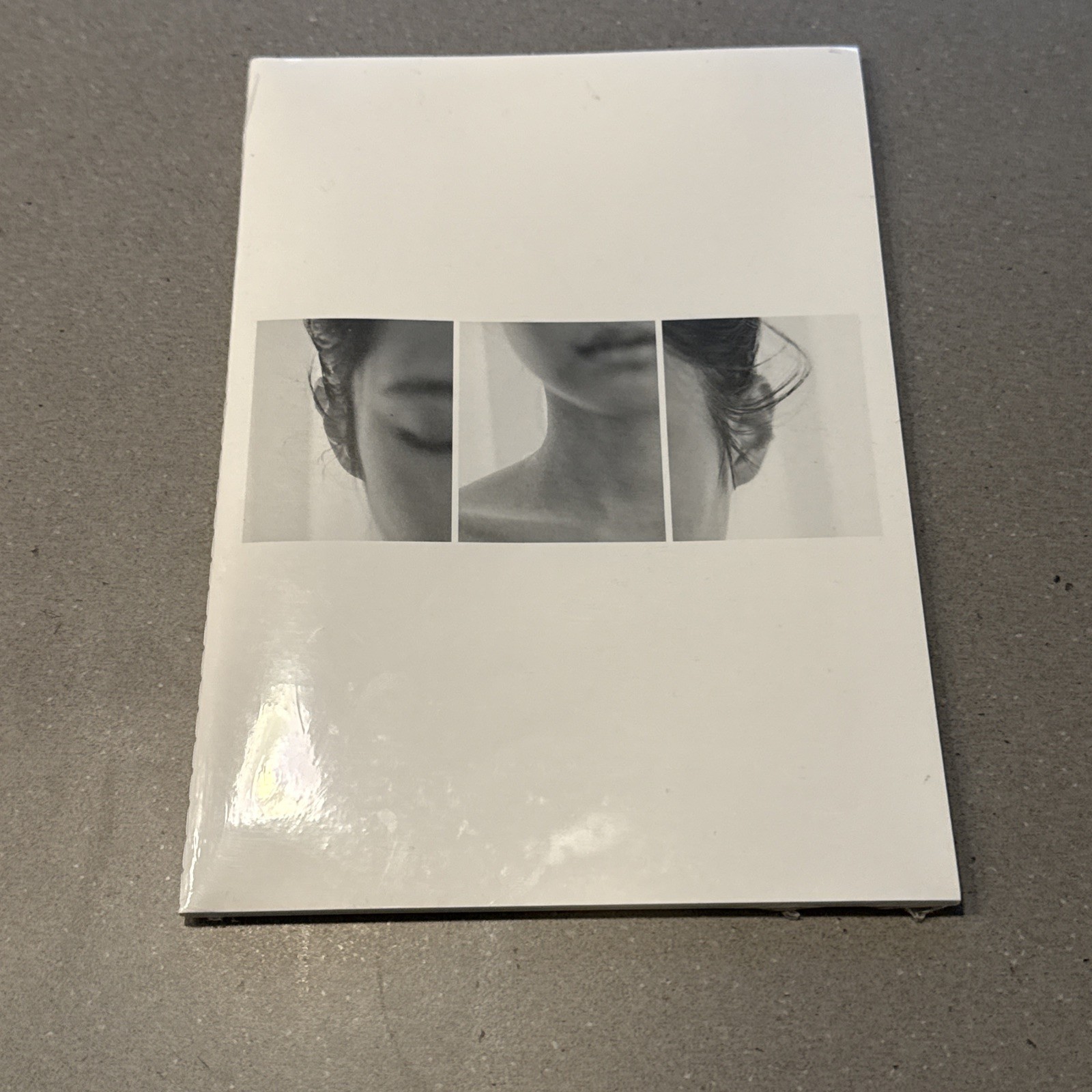 JENNIE Blackpink Mini Photo Book Exhibition J2NNI5 EXCLUSIVE IN HAND FAST SHIP