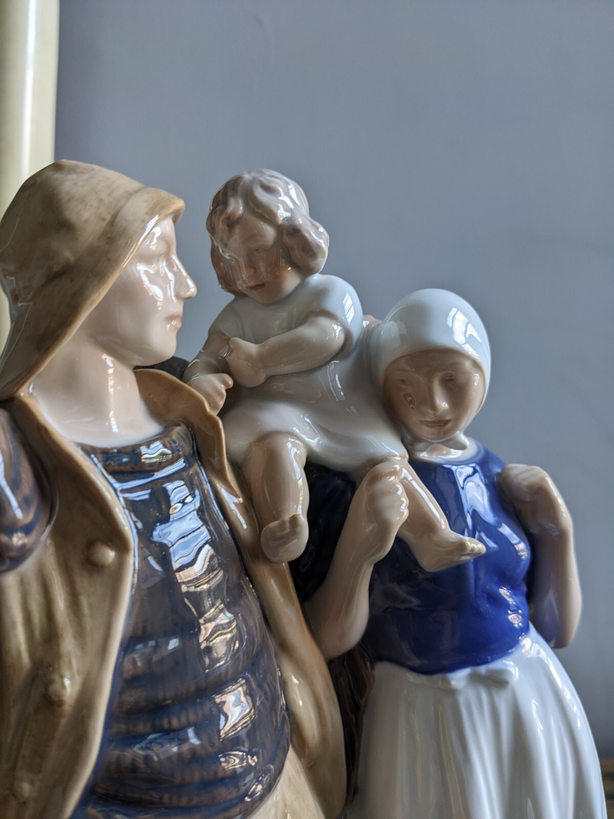 Large Vintage Denmark Bing & Grondahl Porcelain Figurine Fisherman & Family 13\