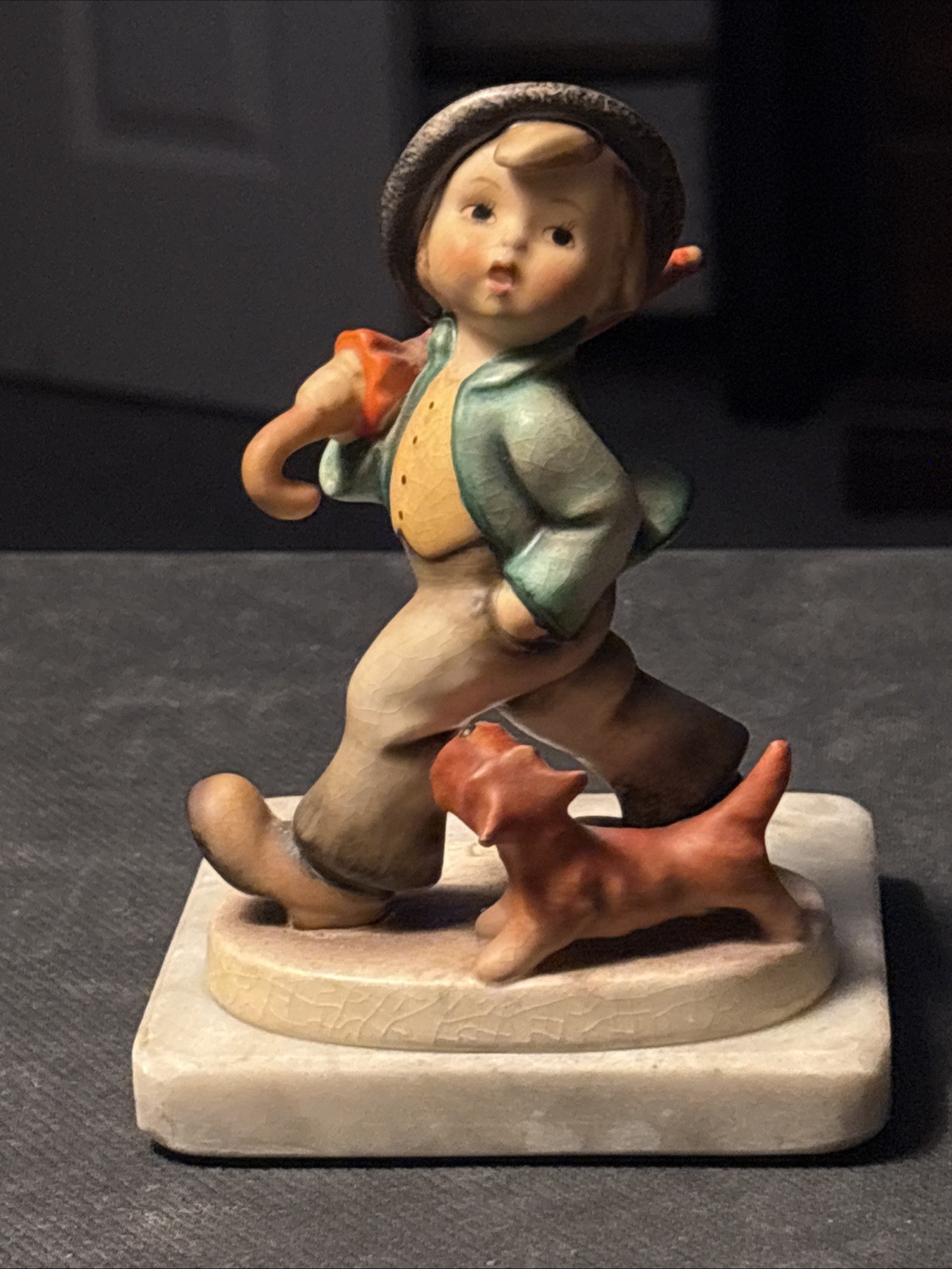 Goebel Hummel Figurine #5 Strolling Along\