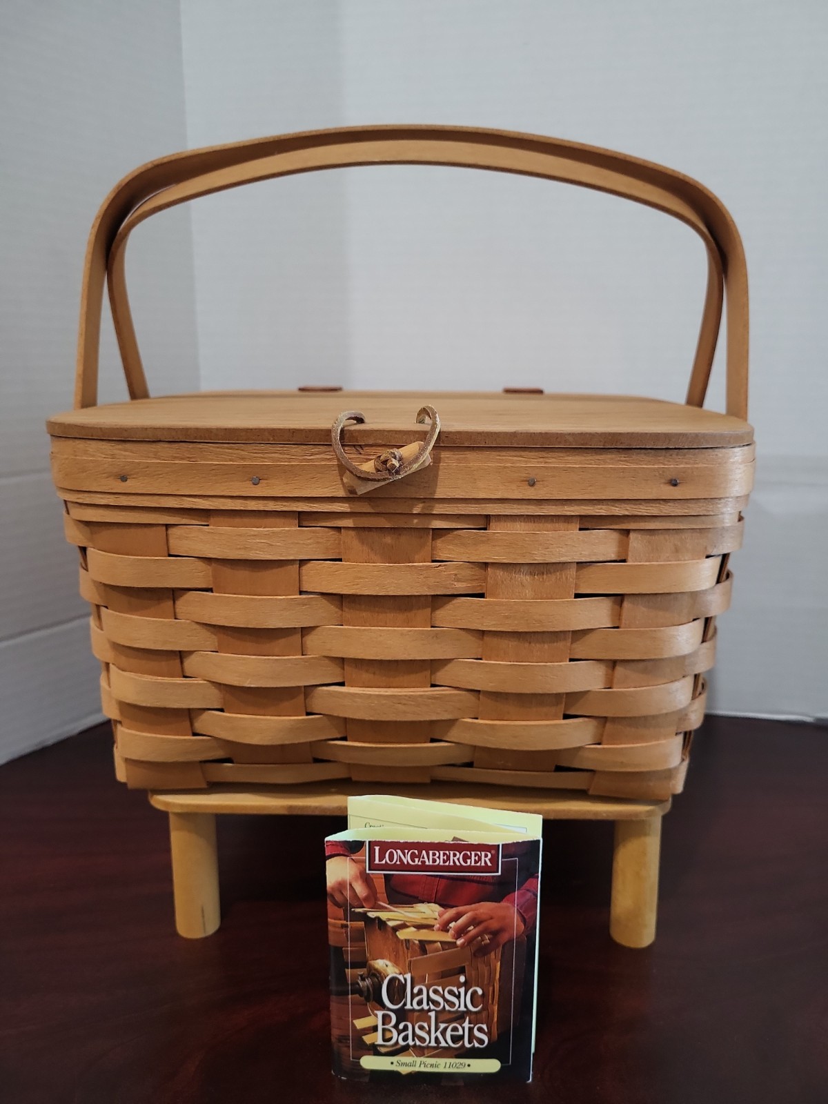 Vtg 1996 LONGABERGER PICNIC BASKET W/2 handles, attached lid Riser 12 x 12 x 6.5