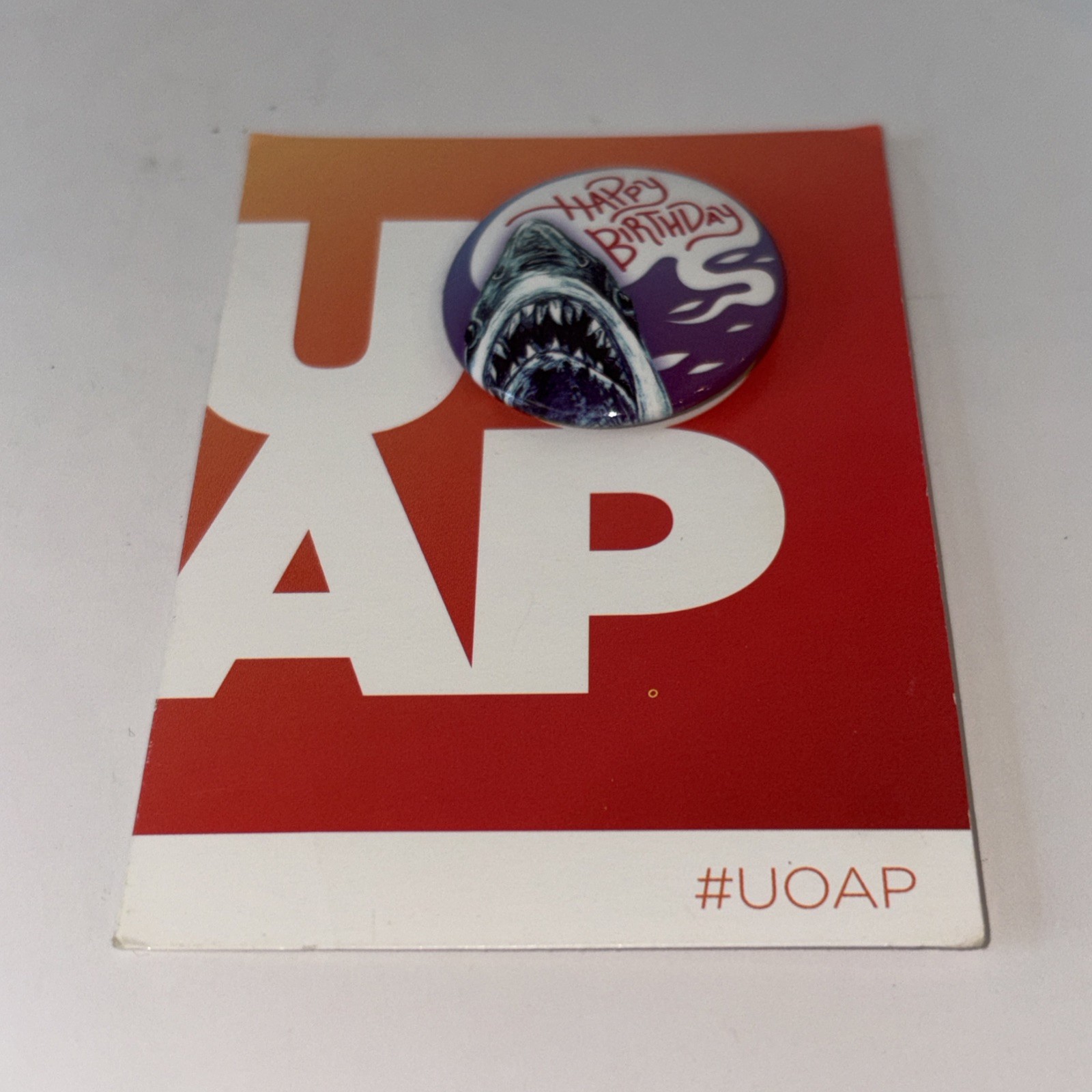UOAP Universal Studios Annual Passholder Button Pin Happy Birthday Jaws Shark 