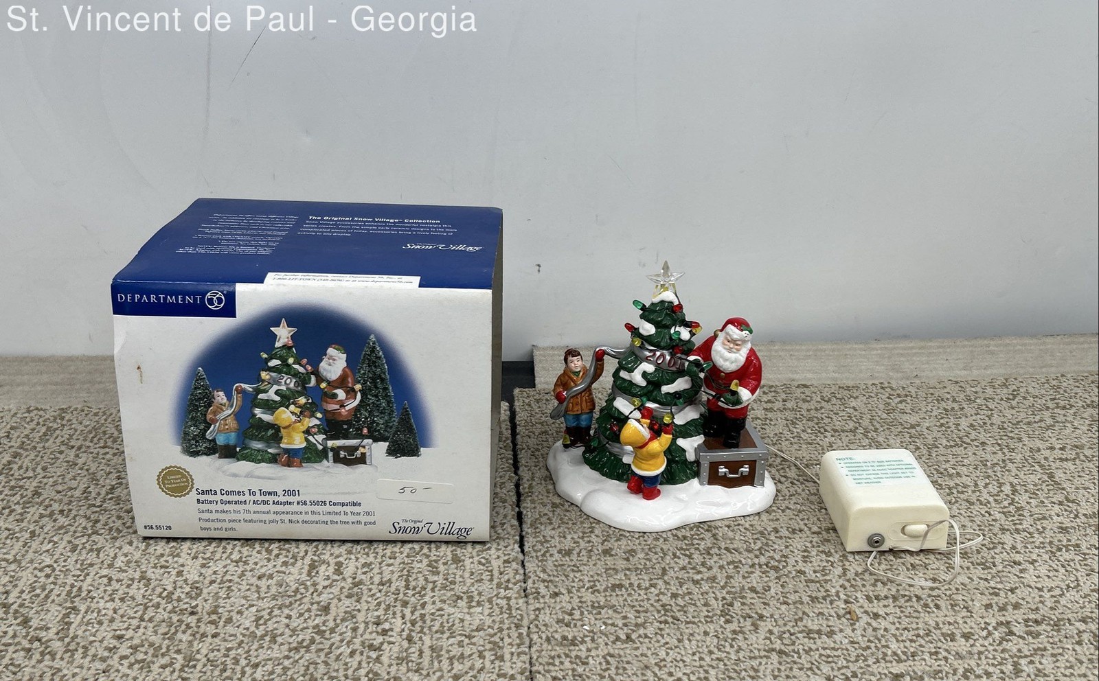 “Santa Comes To Town”2001 Lighted Department 56 The Original Snow Village VGC