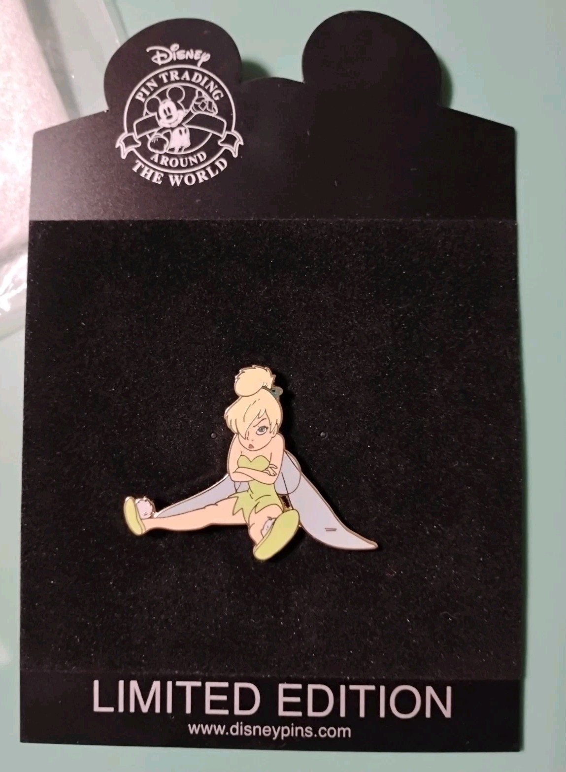 Disney Shopping Exclusive pin - Tinker Bell Pouting Crossing Hands - LE 250