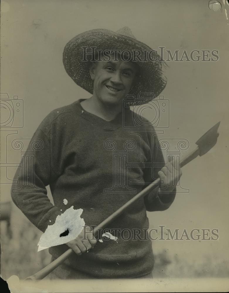 1922 Press Photo Boxer Johnny Kilbane Is Holding An Axe - net26569