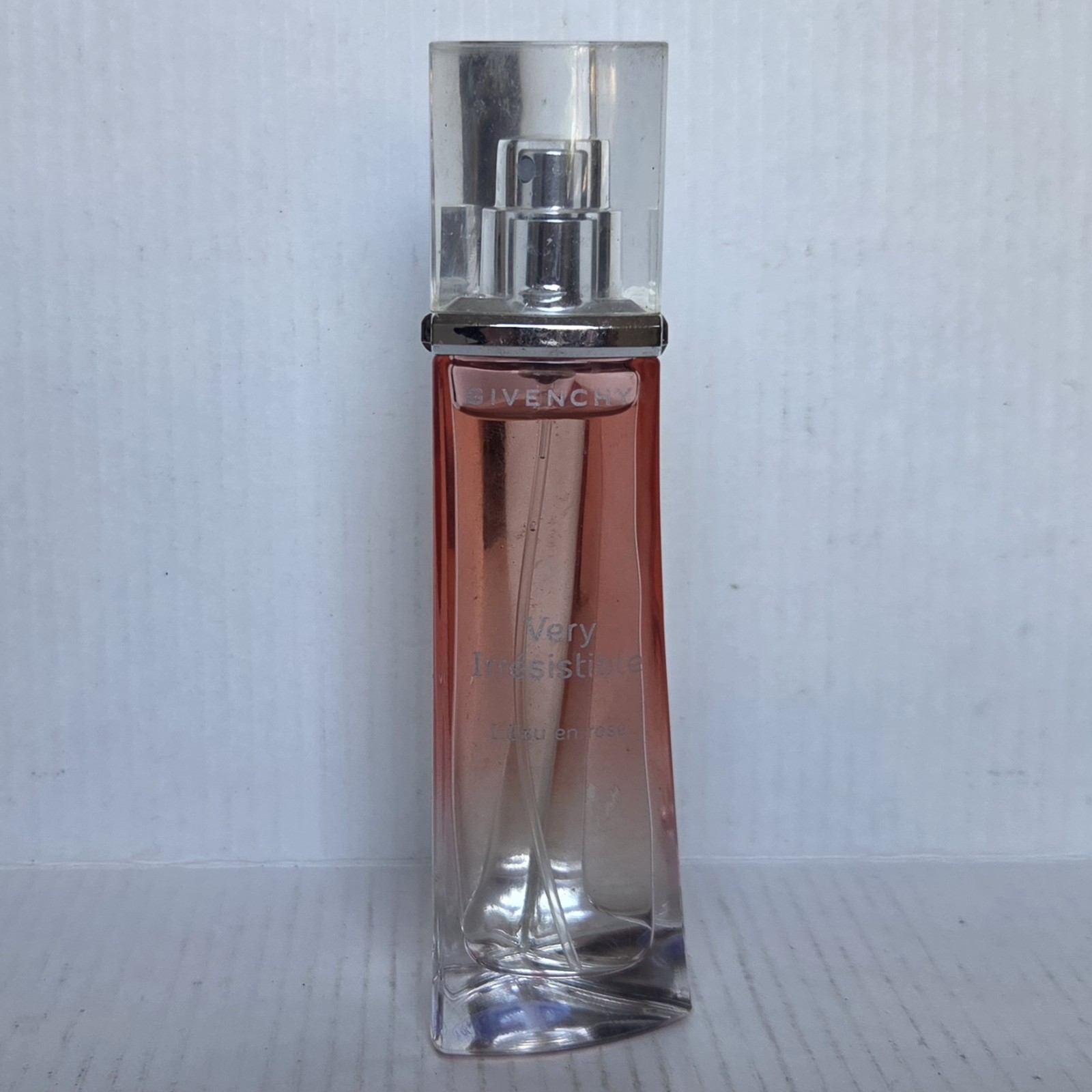 GIVENCHY VERY IRRESISTIBLE L'EAU EN ROSE EAU DE TOILETTE 1 FL OZ SPRAY AS SHOWN 