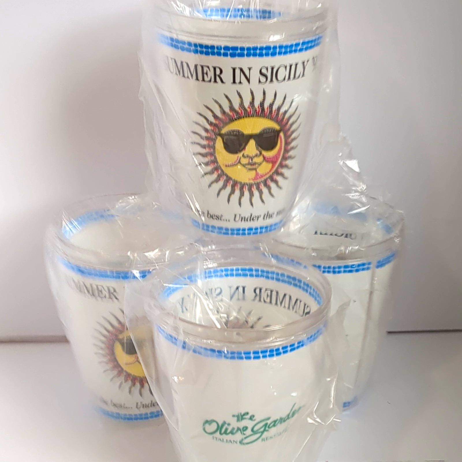 The Olive Garden Summer in Sicily Plastic Drink Cups Lot - Restaurant Promo