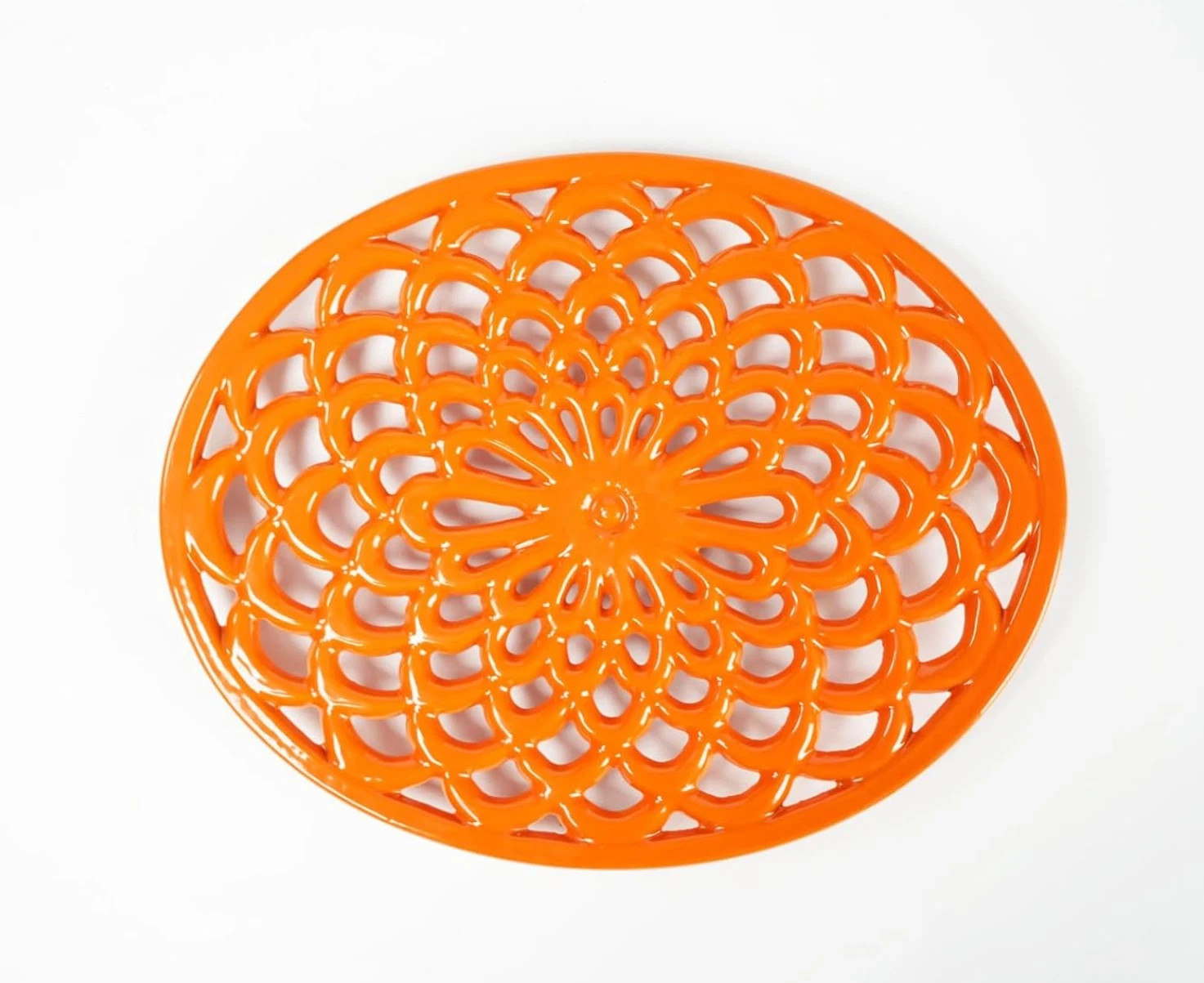 Enameled Cast Iron Oval Trivet with Rubber Pegs Metal Trivet for Hot Dishes