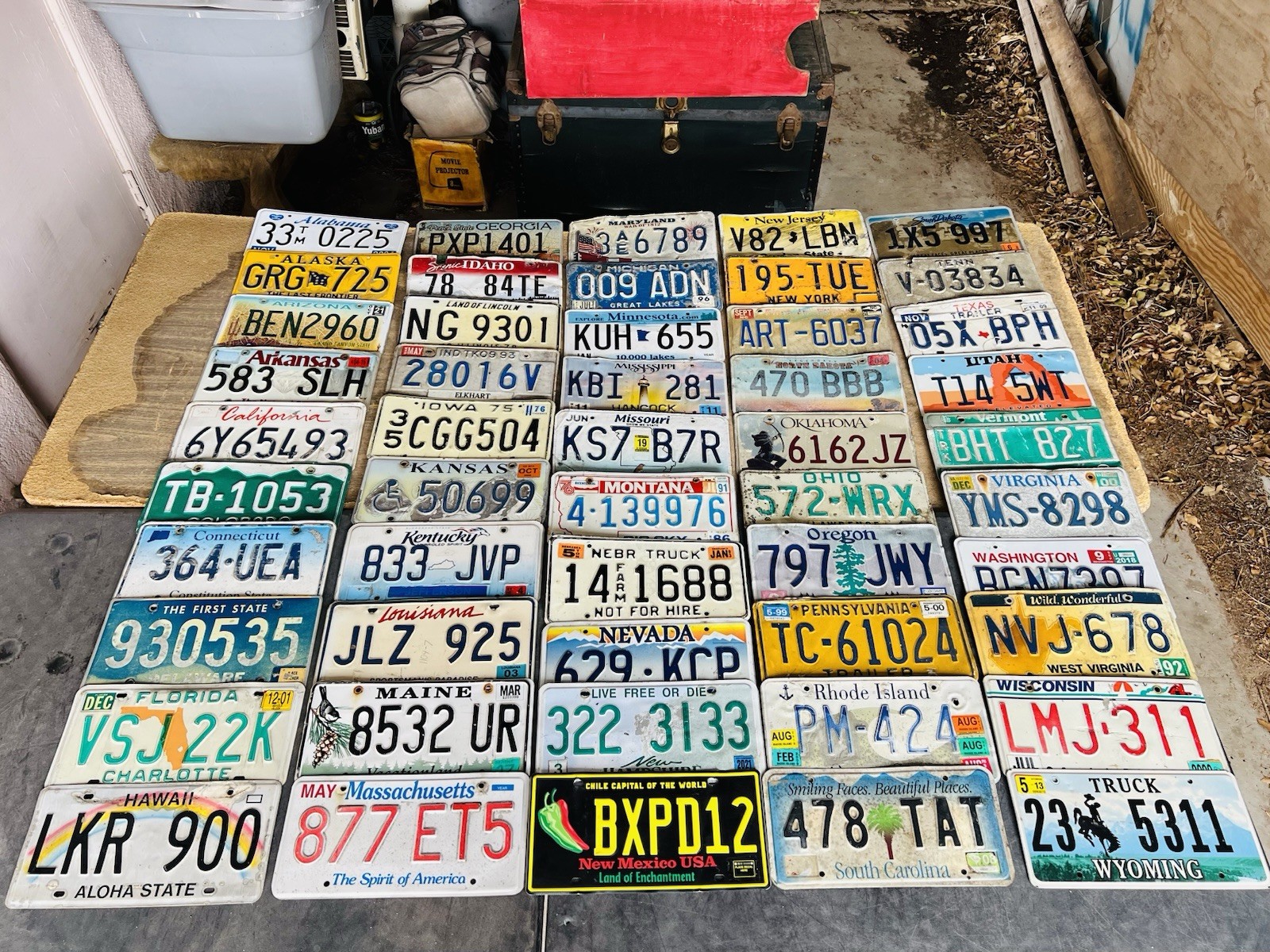 LOT OF 50 COMPLETE SET OF ALL U.S. LICENSE PLATES--RUSTY CRUSTY CRAFT CONDITION