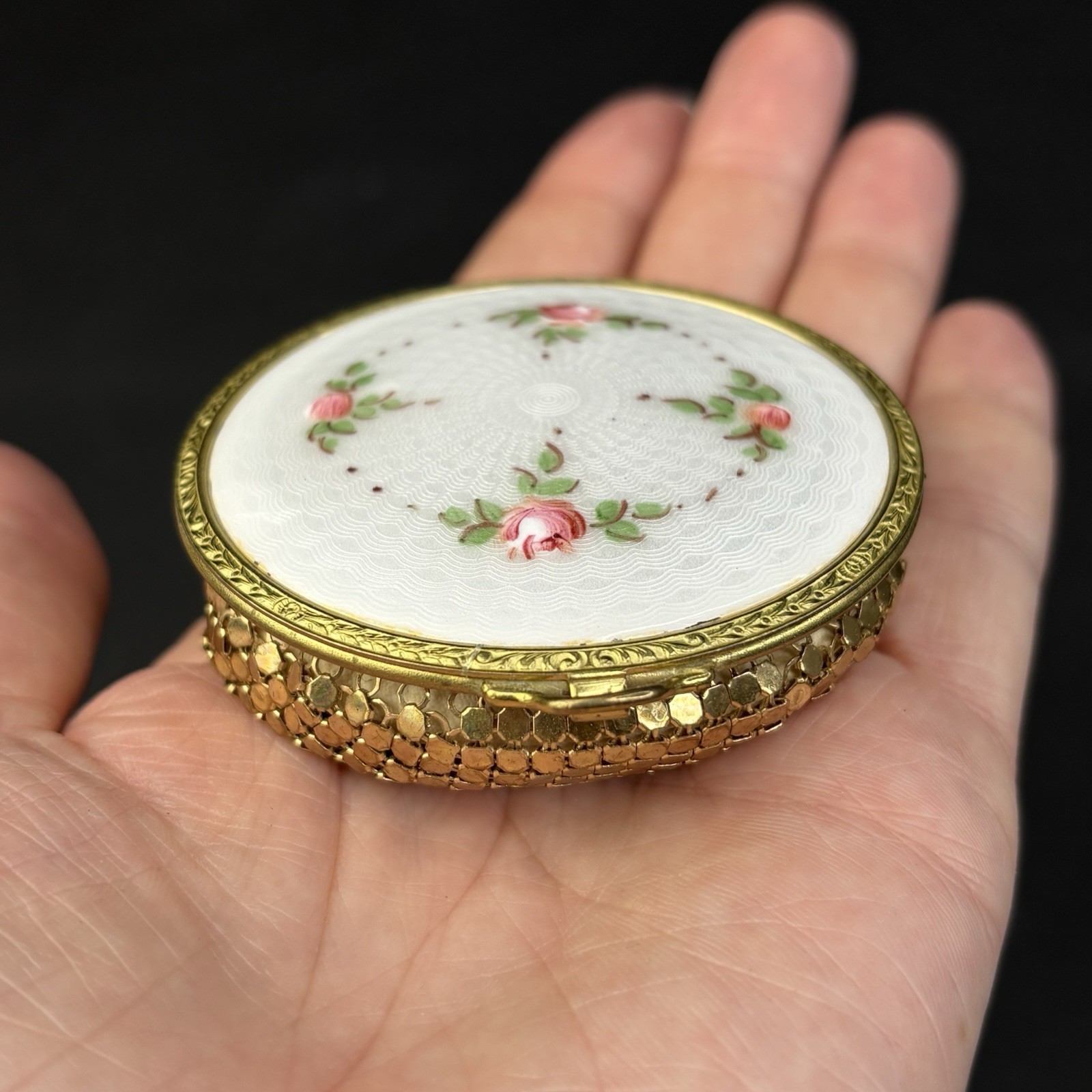 Vtg Art Deco Evans c. 1930s Mesh Floral Enamel Guilloche Lid Powder Compact