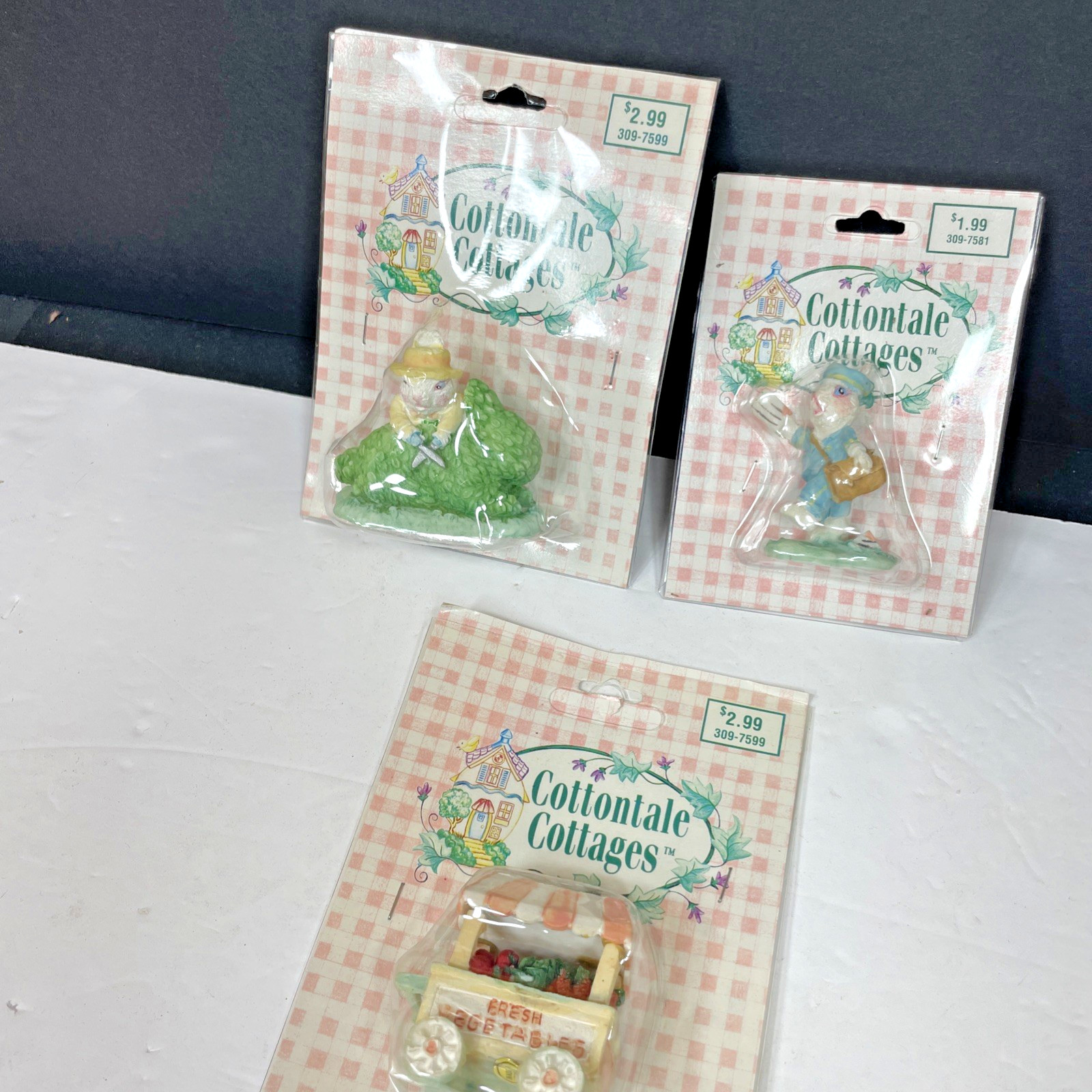 Vintage 1996 Cottontale Cottages Porcelain Easter Bunny Accessories 