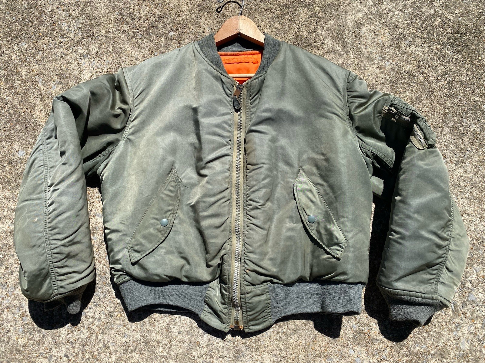 Vintage Vietnam 1972 US Military MA-1 Flight Jacket Alpha Industries Scovill Md