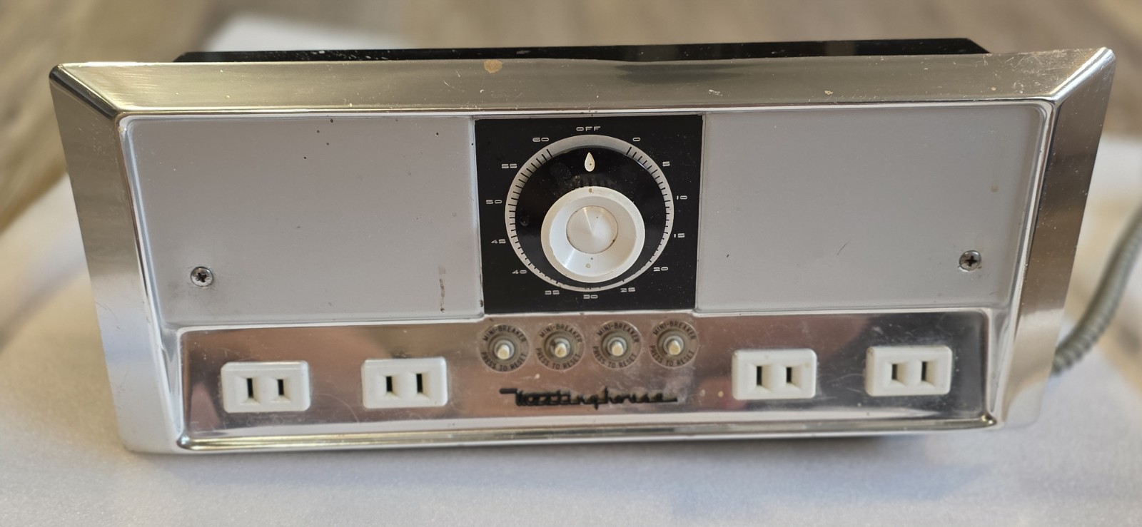 Westinghouse Special Appliance Center 4-Outlet Mid-Century Kitchen Subpanel