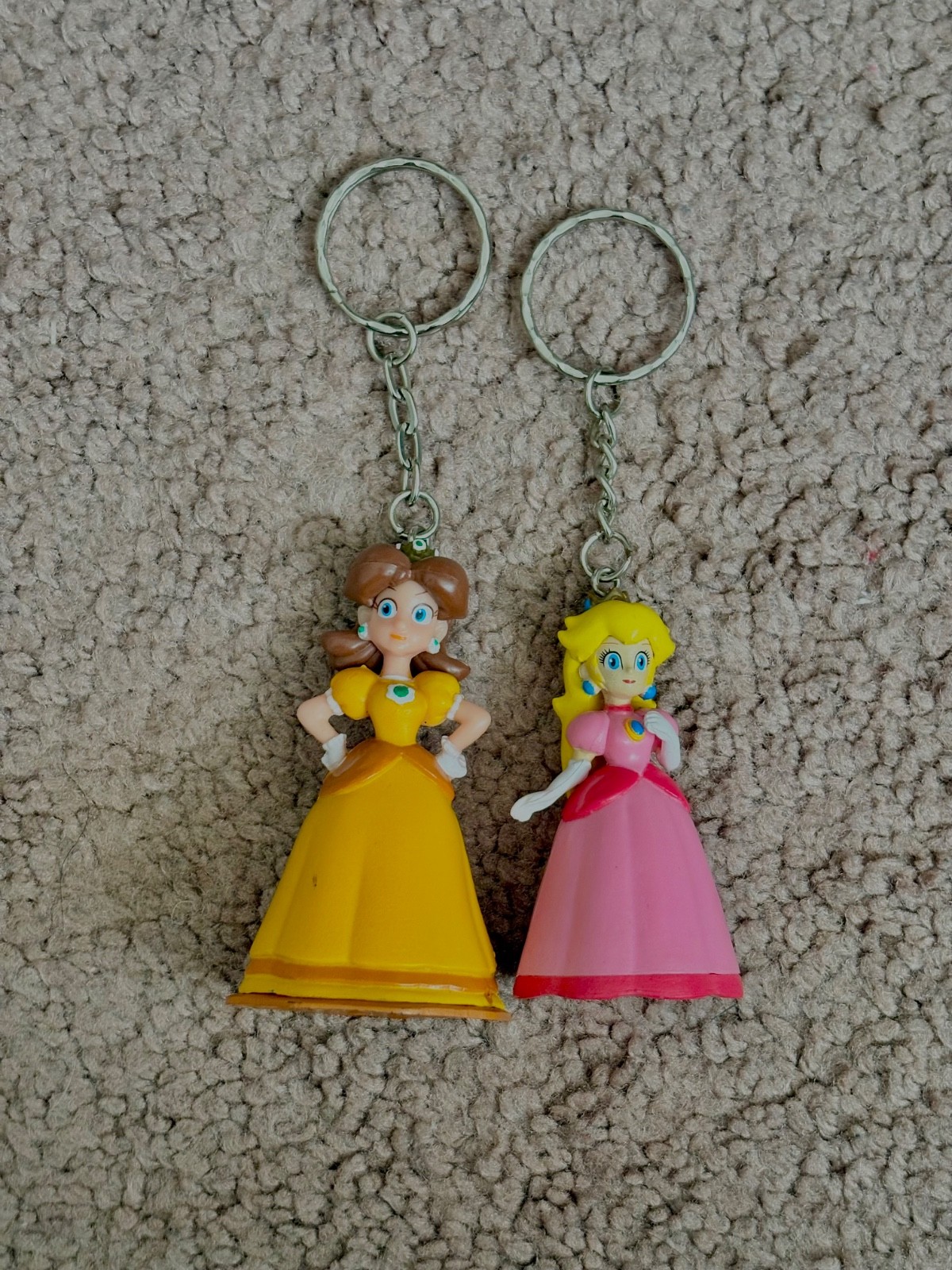 Vintage 2000s Nintendo Official Princess Daisy & Princess Peach Keychains Rare
