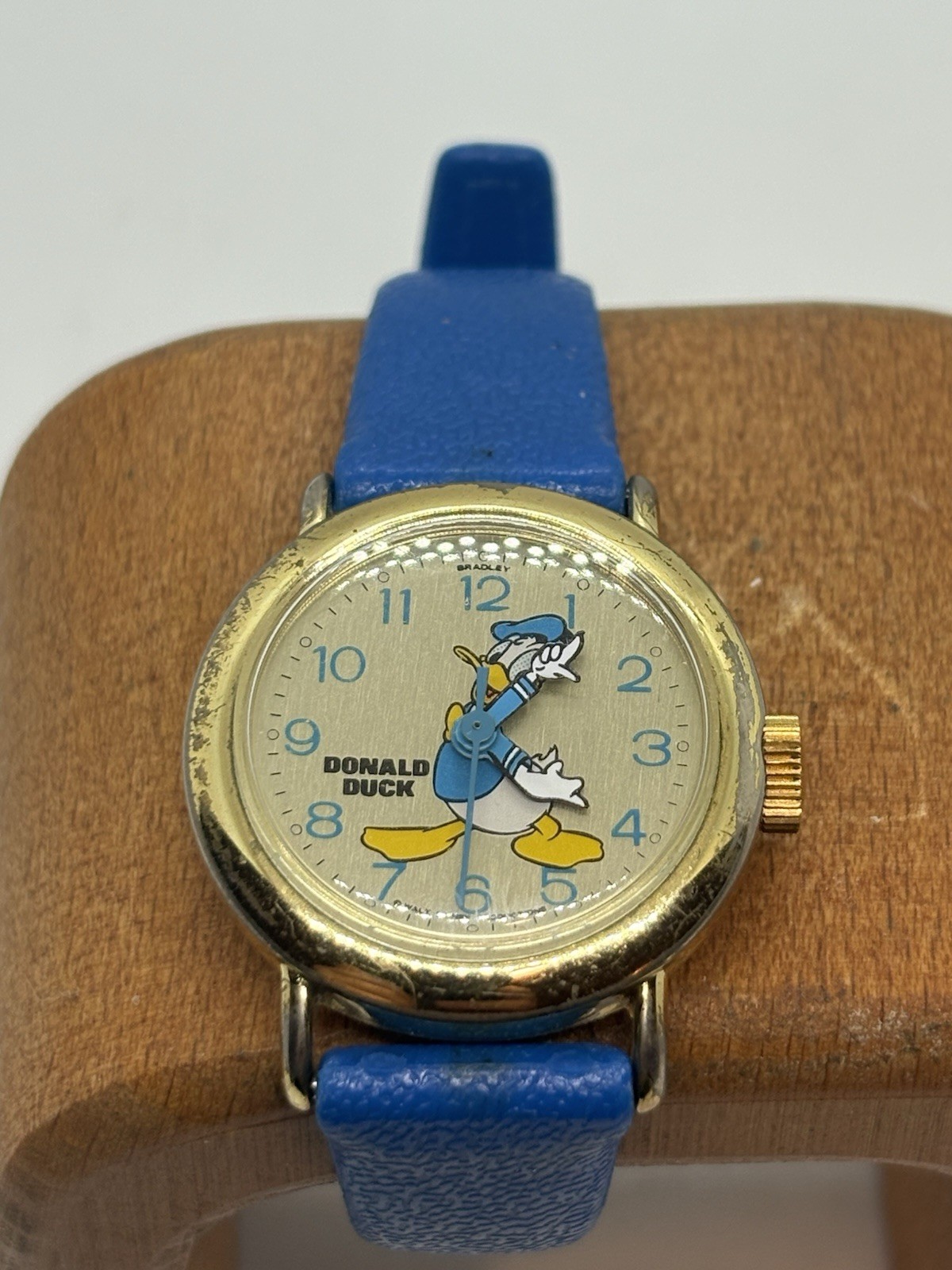 Vintage Rare Donald Duck watch Birthday Commemorative edition runs well wind up