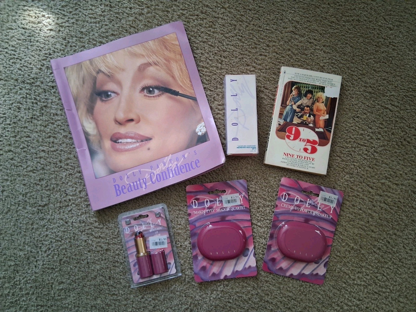 Vtg. Dolly Parton Beauty Confidence Make-up With Bonus 9 To 5 Paperback Book
