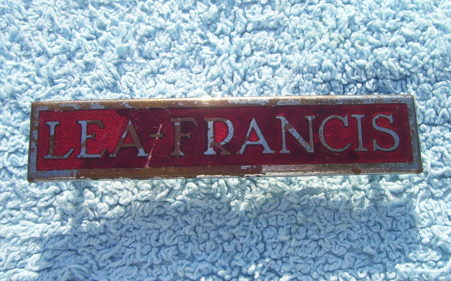 VINTAGE 1940s LEA FRANCIS CAR BOOT/TRUNK BADGE~ORIGINAL 14/70 ENAMEL REAR EMBLEM