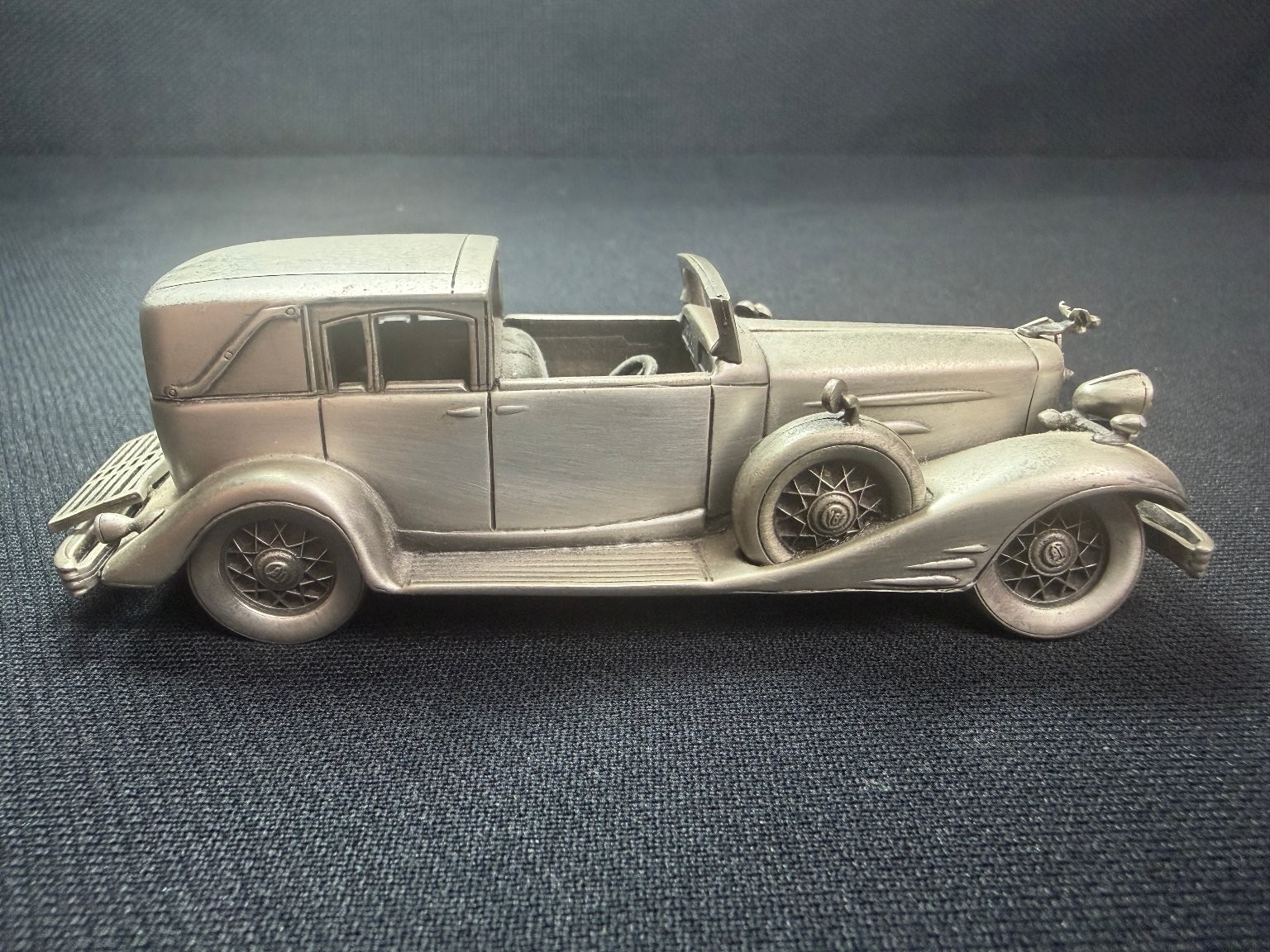 Danbury Mint 1933 V-16 Cadillac Town Car Vintage Pewter Model Diecast Car