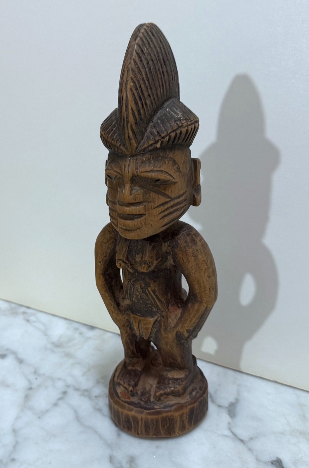VINTAGE YORUBA PEOPLE WOOD STATUE OF AN IBEJI FEMALE FIGURE - FROM NIGERIA