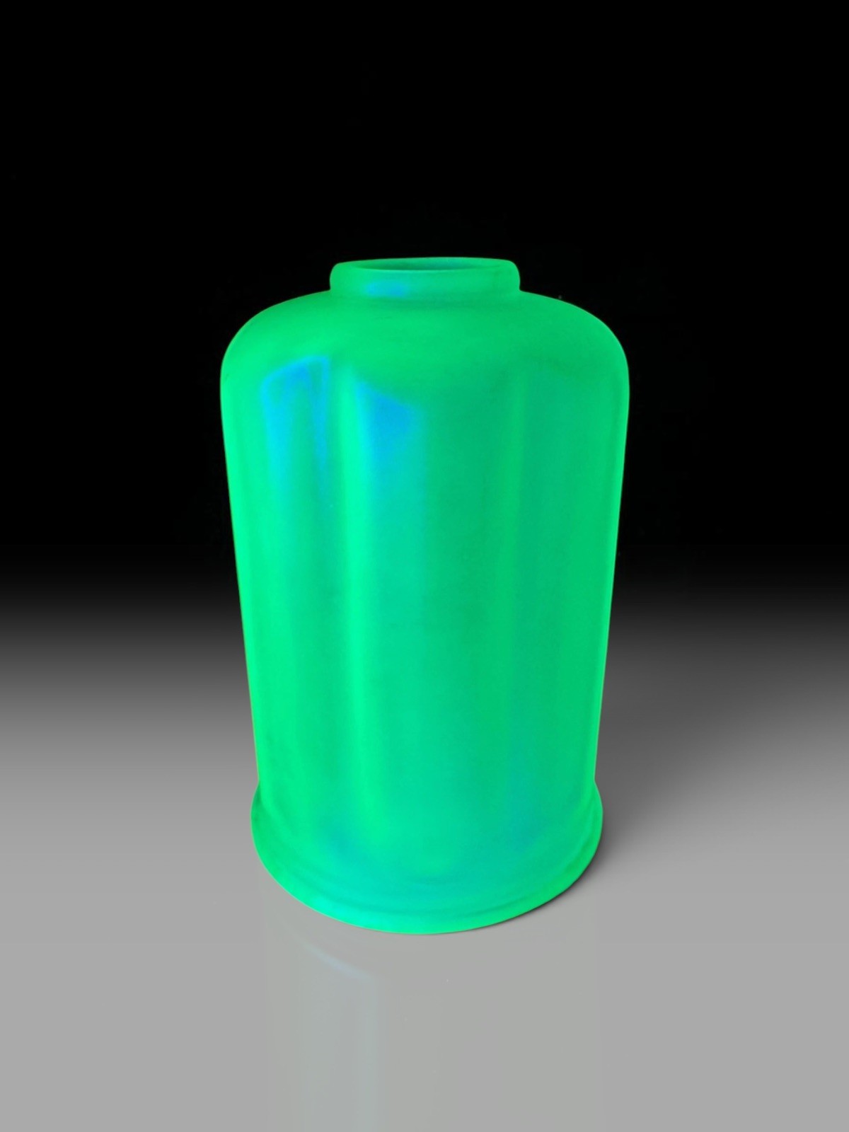 Vintage 1930s Uranium Frosted Glass Art Deco Lamp Shade Green Depression Glows