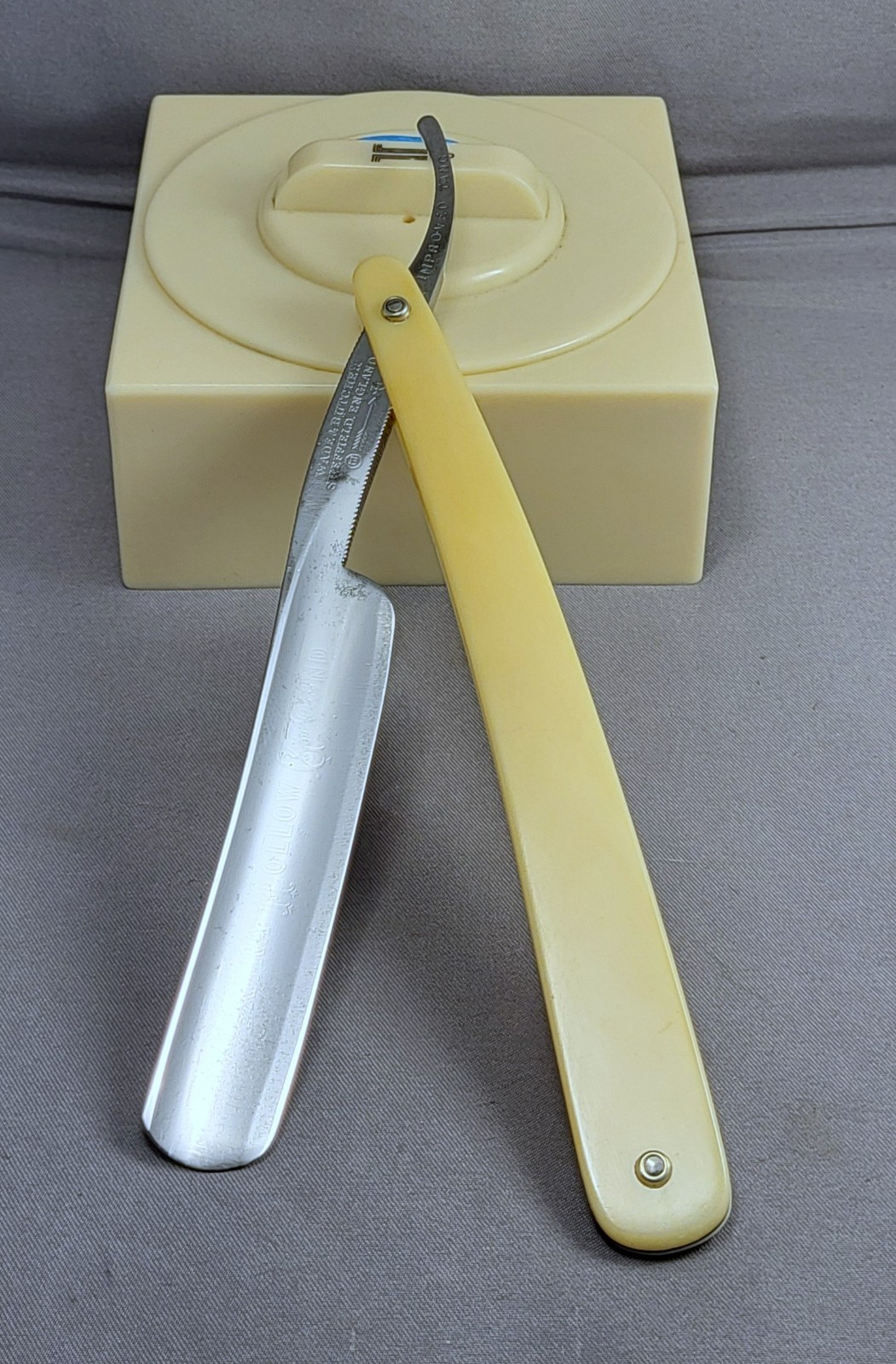 Vintage Restored  WADE & BUTCHER - Straight Razor - Shave Ready