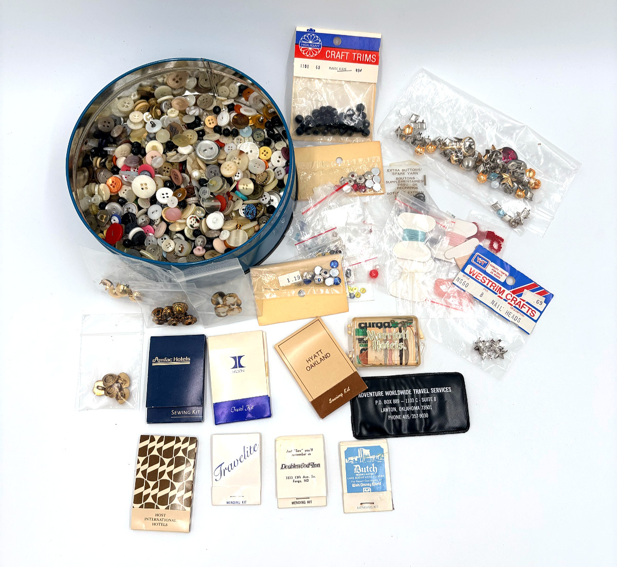 Vintage Buttons Hotel Sewing Kits Grandmas Buttons In Vintage Christmas Tin