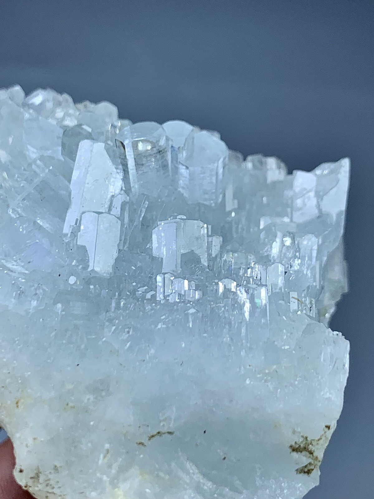 440 Carats Natural Aquamarine Crystal Specimen.