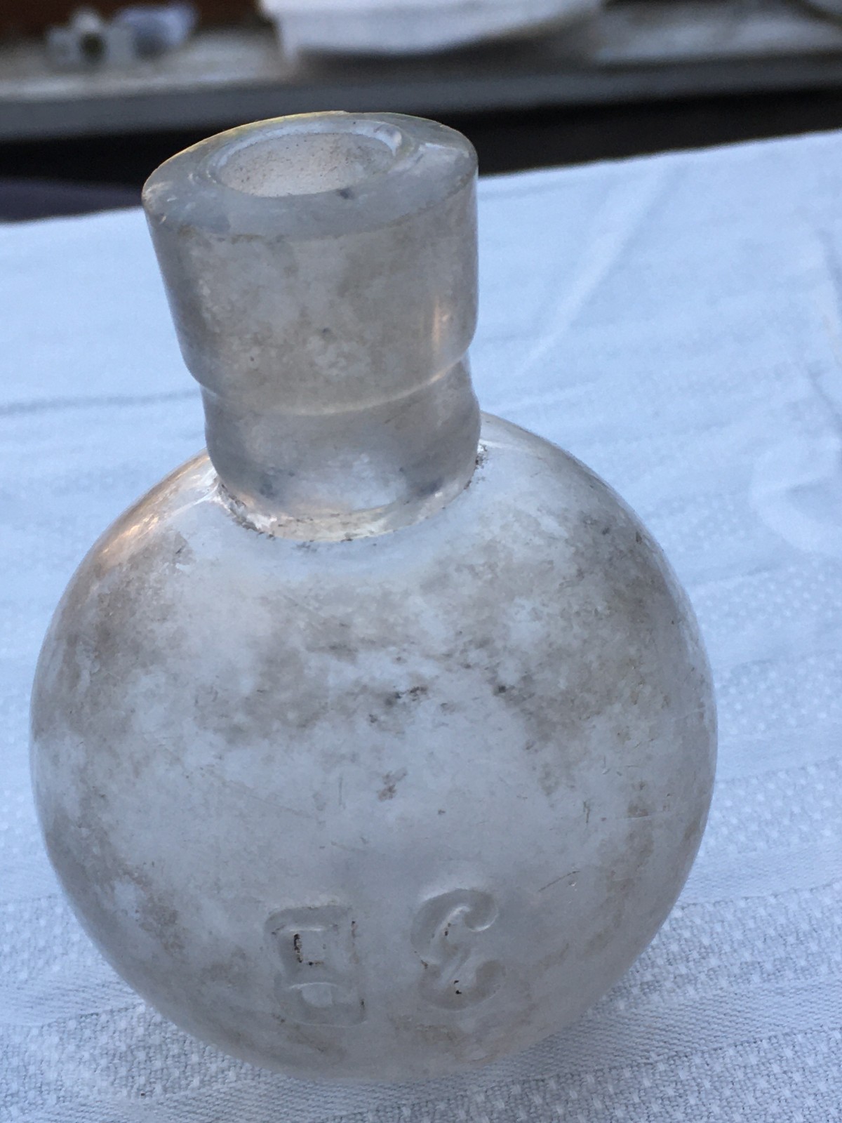 Unusual inverted upside-down '3B' small round bottle c1870-1900