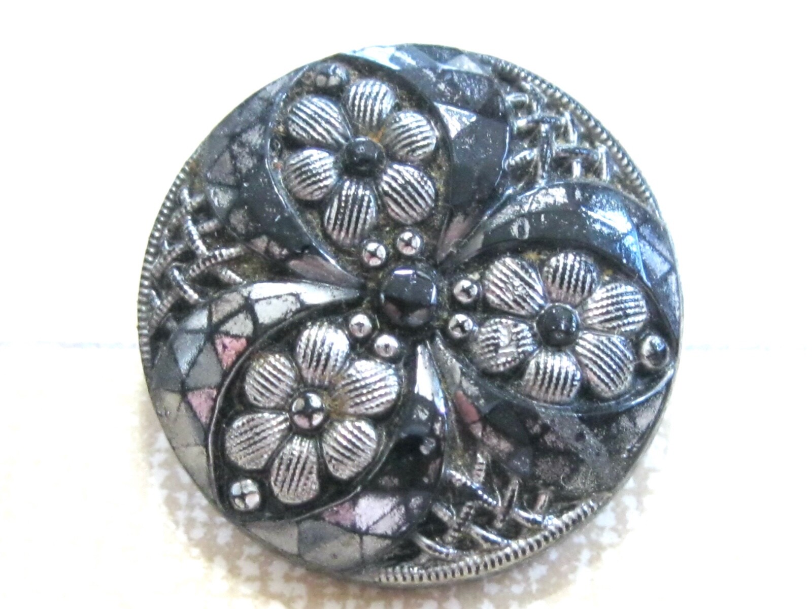 MIXED MATERIAL ANTIQUE / VINTAGE BUTTON COLLECTOR COMPETITION TRAY DISPLAY CARD