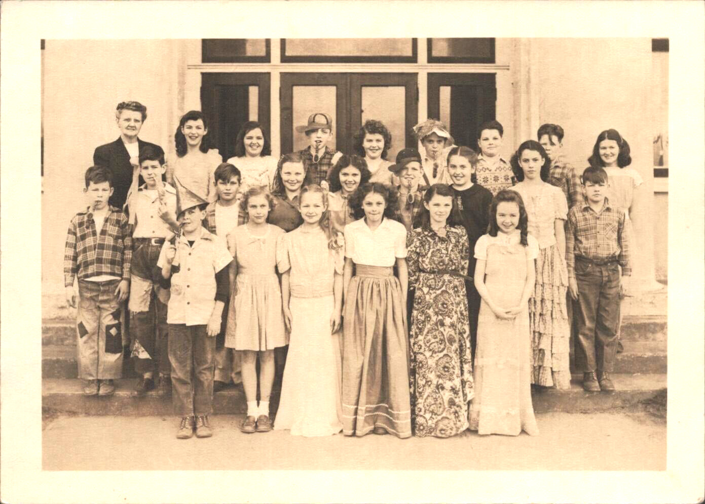 1947 WARRENTON GRADE SCHOOL - OREGON vintage 5x7 fifth grade class photograph
