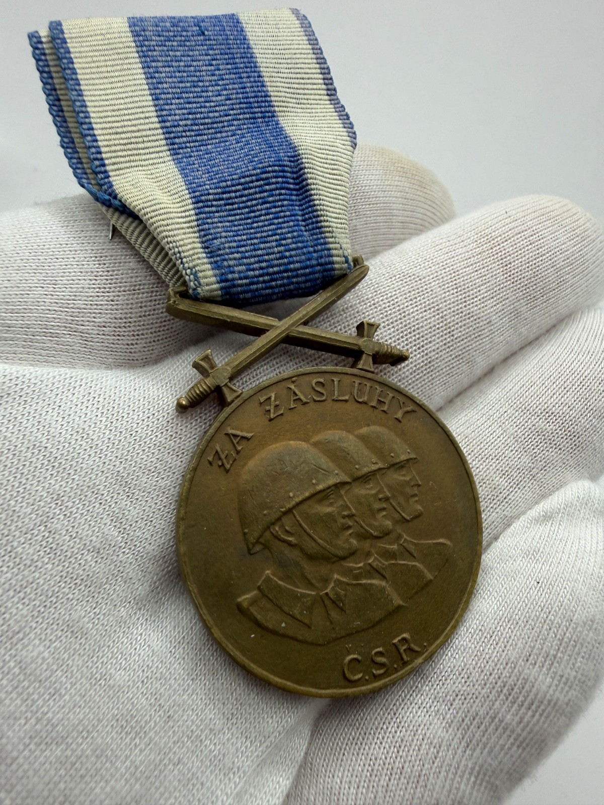 Vintage Czechoslovakia Military Medal Za Zasluhy CSR Bronze Award Badge