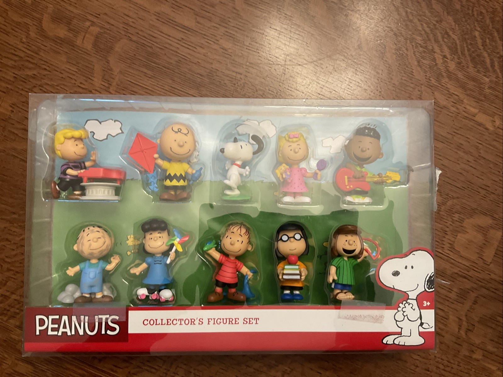 Just Play Peanuts Collector's Figure Set with 10 Peanuts Gang Figures NEW in Box
