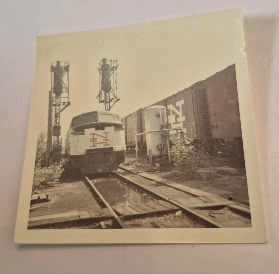 Rare 1968 New Haven RR Train Photo Fairbanks Morse P12-42 Scrap Line Cedar Hill