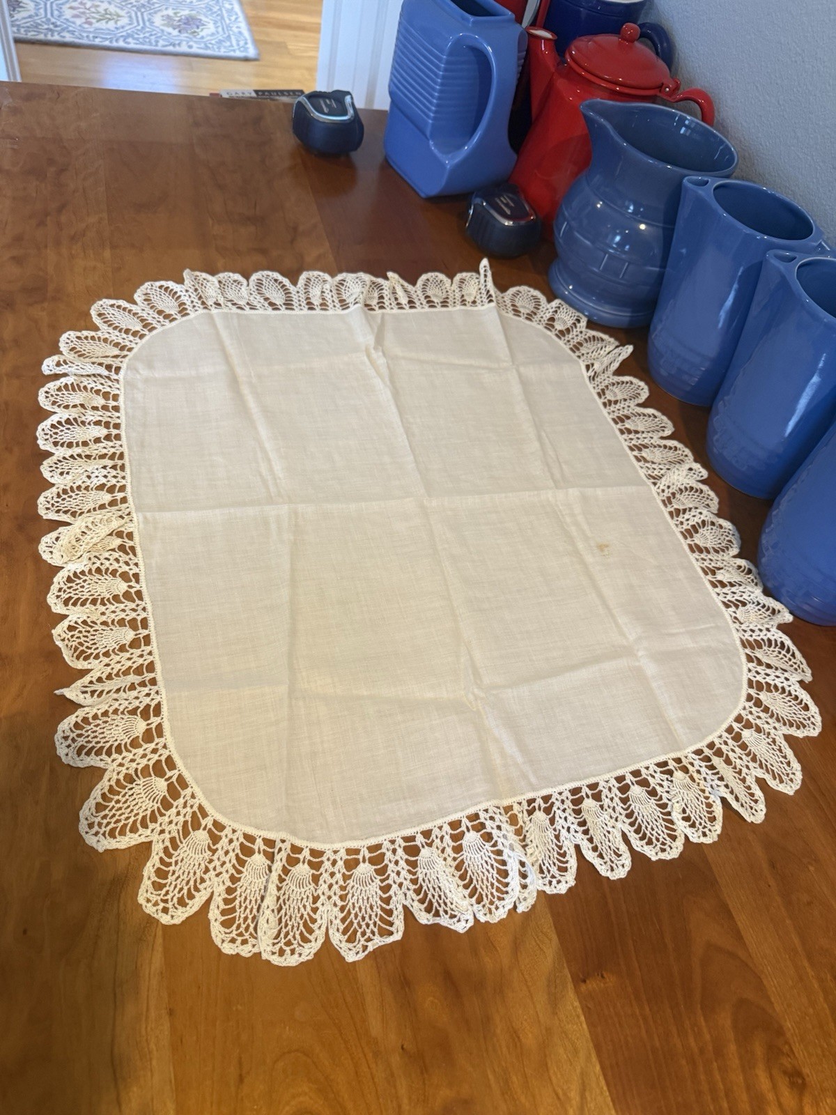 Antique Americana linen table cloth handmade lovely collectible lace trim