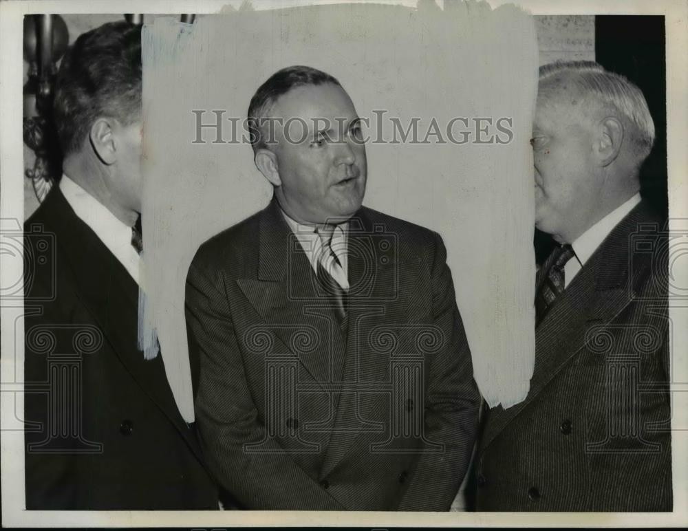 1942 Press Photo Oscar Bluege manager of Senators, Rogers Hornsby & Oscar Reicho