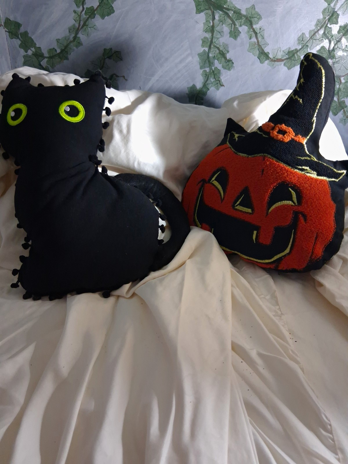 Set of Halloween Plush Pillows Black Cat & Jack-o-Lantern Pumpkin in Witch Hat 