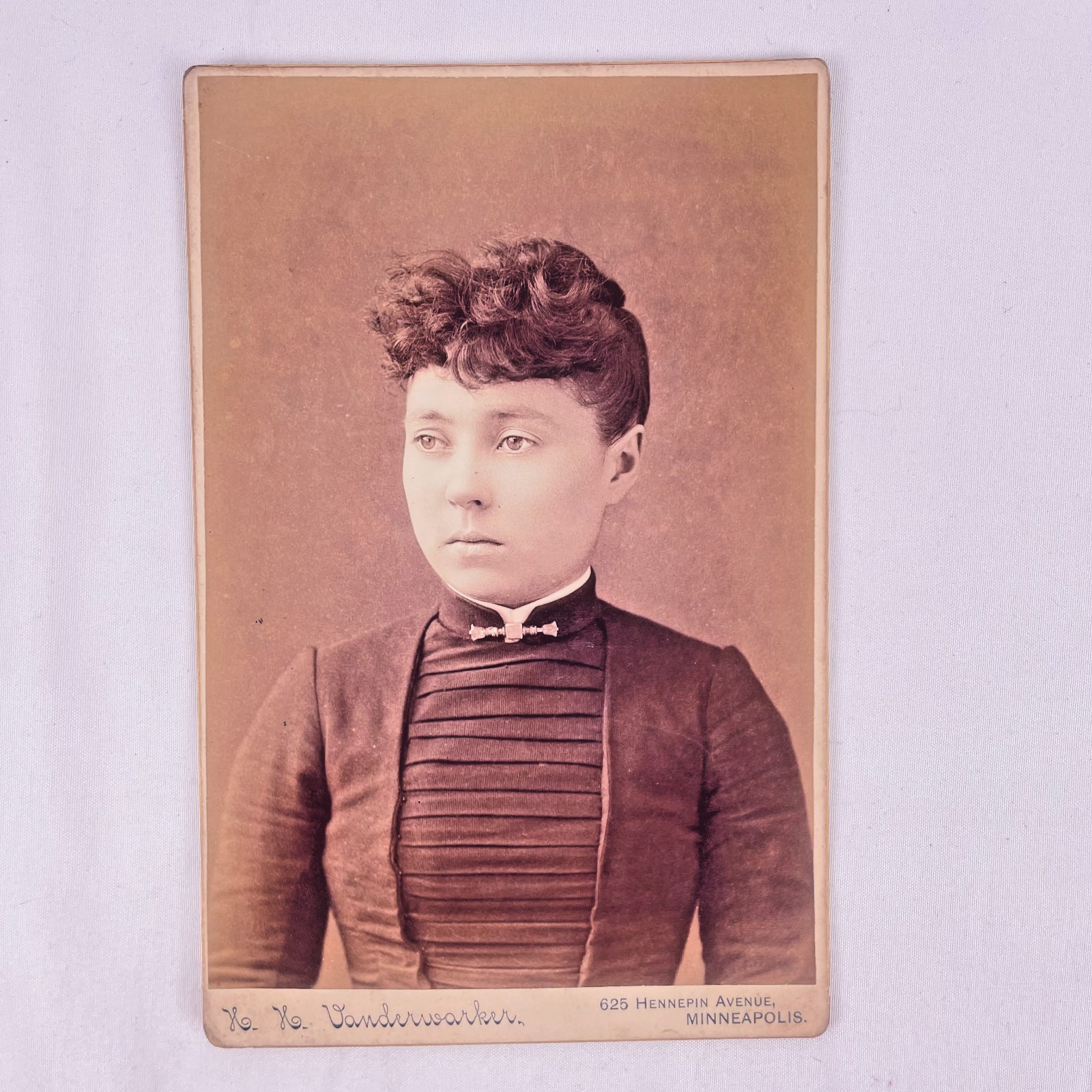 Victorian Lady cabinet card Fancy Clothes Antique HH Vanderwarker Minneapolis