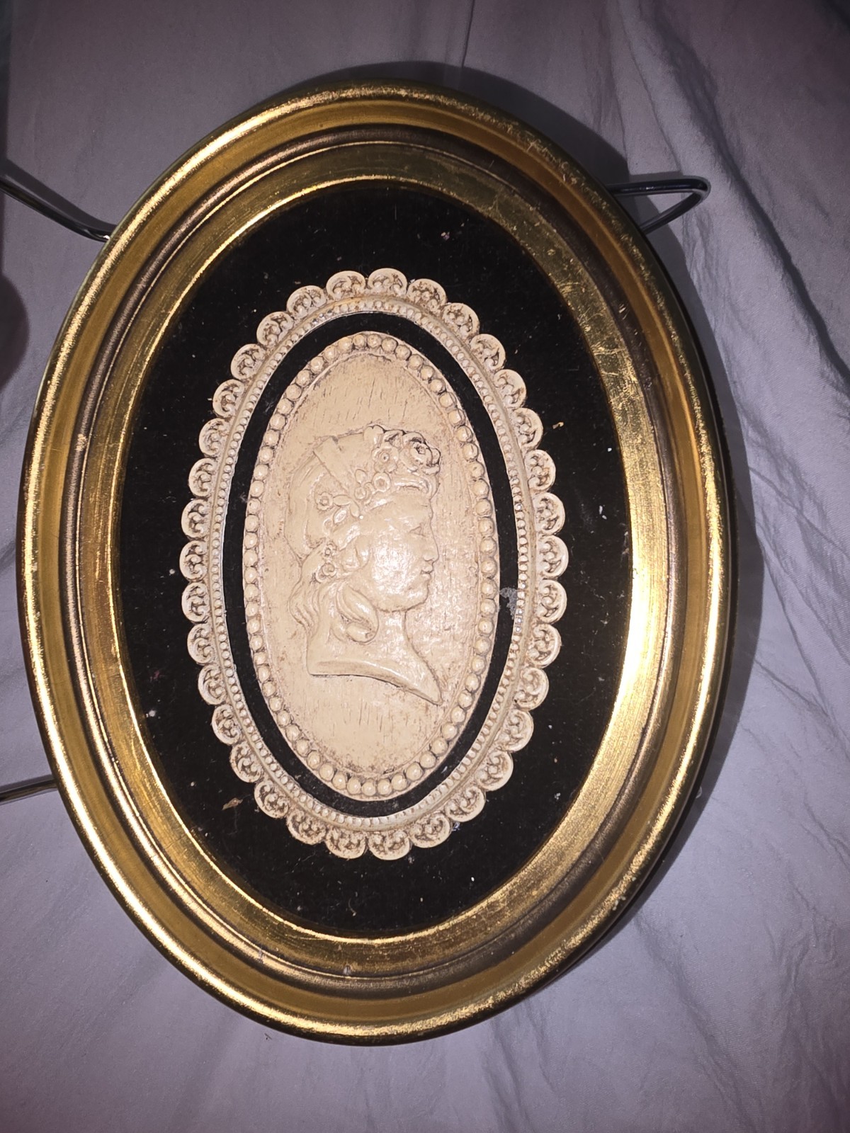 Ornate Oval Cameo Victorian Rosette Marble Wall Gold Frame Velvet Backing 9x6 In