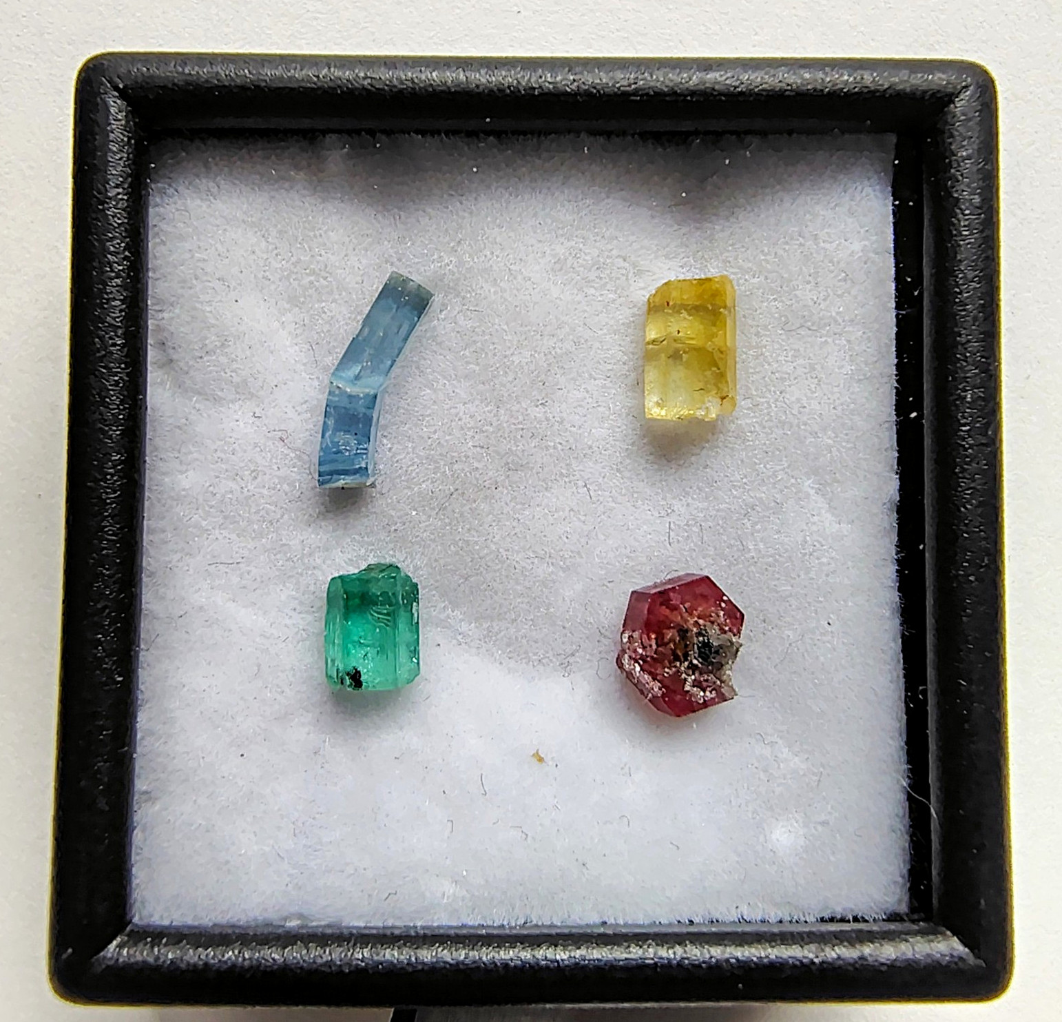 World Beryl Color Shade Mix Red Beryl Bixbite Emerald Aquamarine Heliodor
